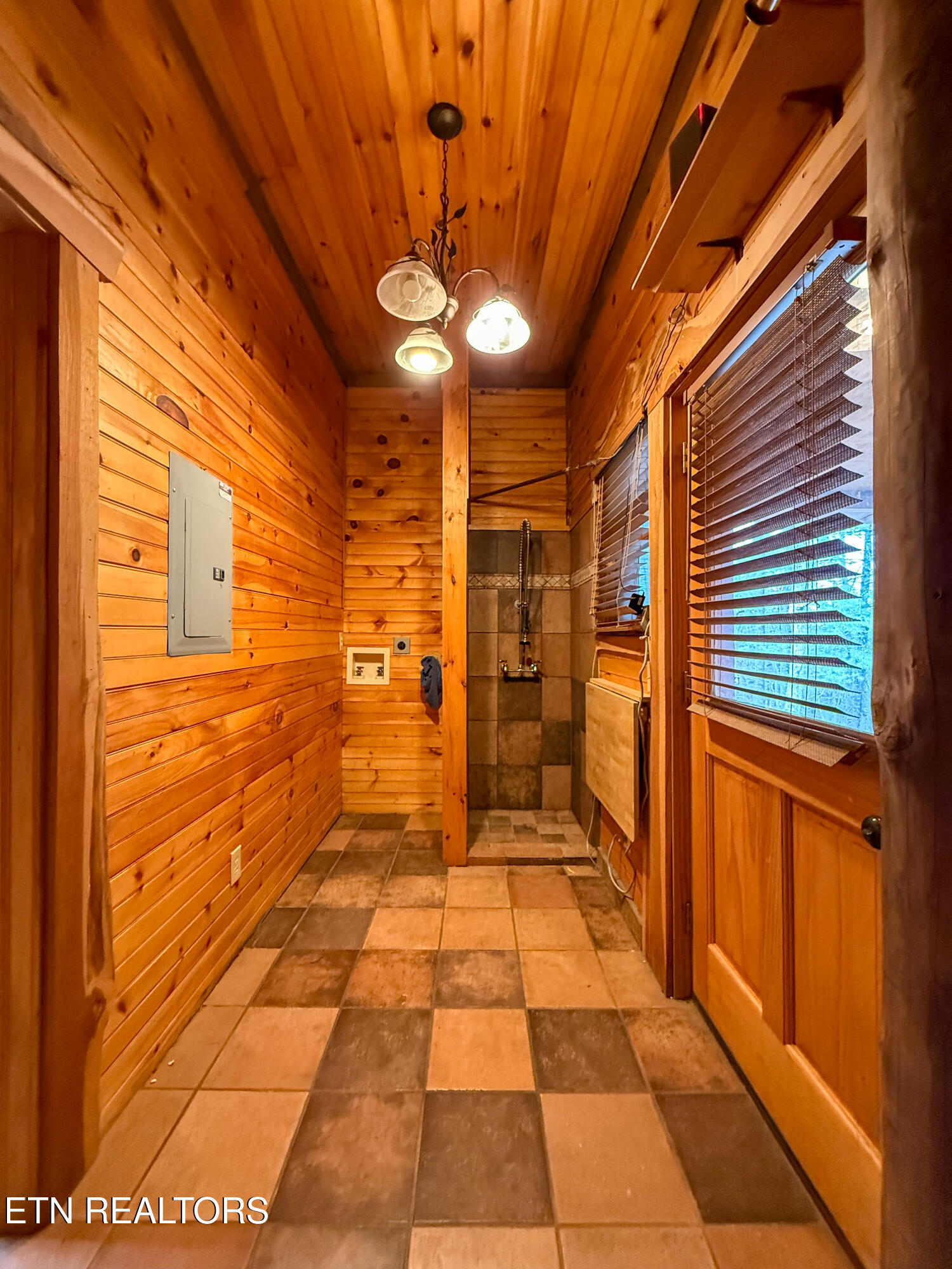 495 Bear Hollow Road Oneida TN 37841
