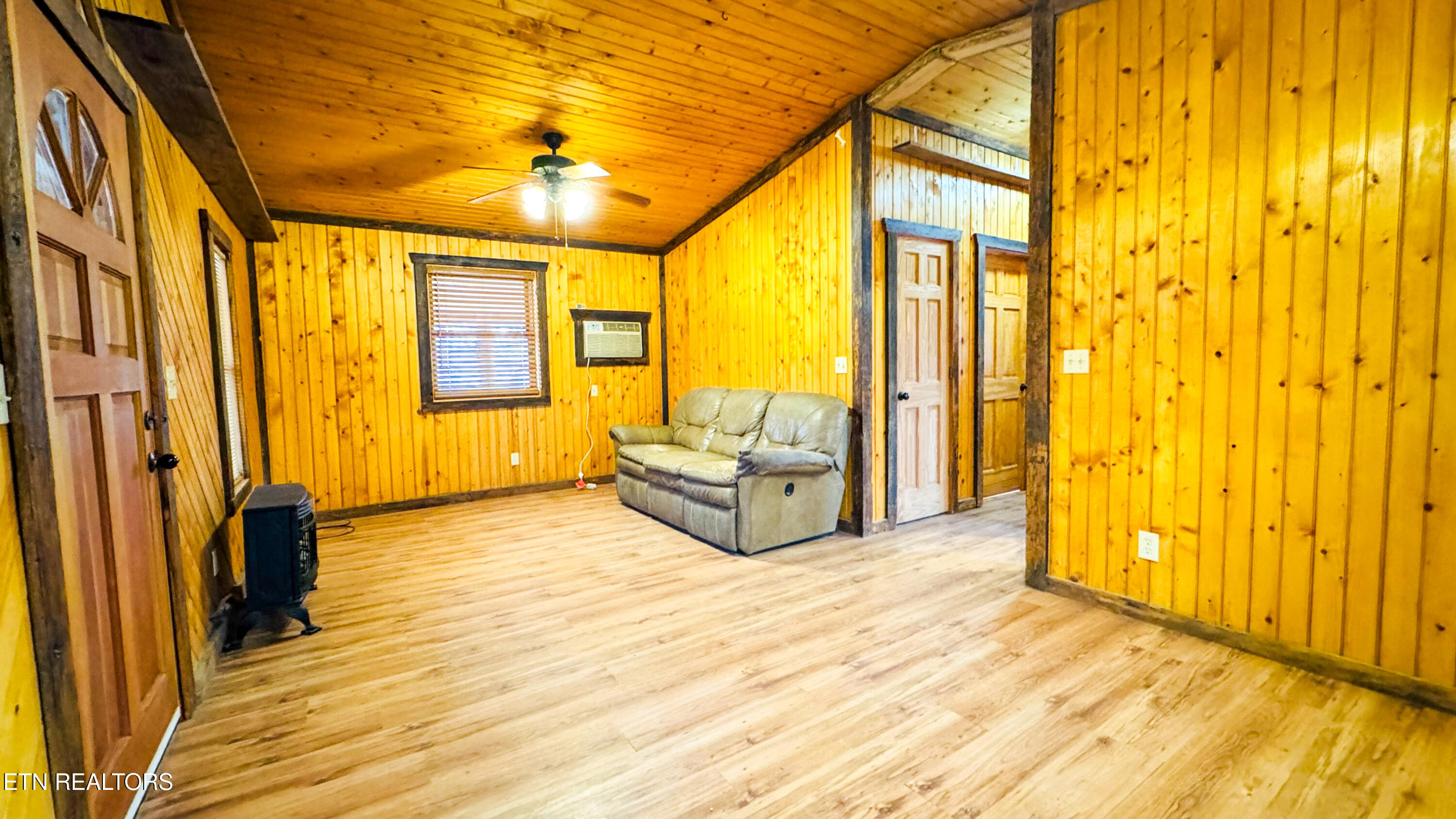 495 Bear Hollow Road Oneida TN 37841