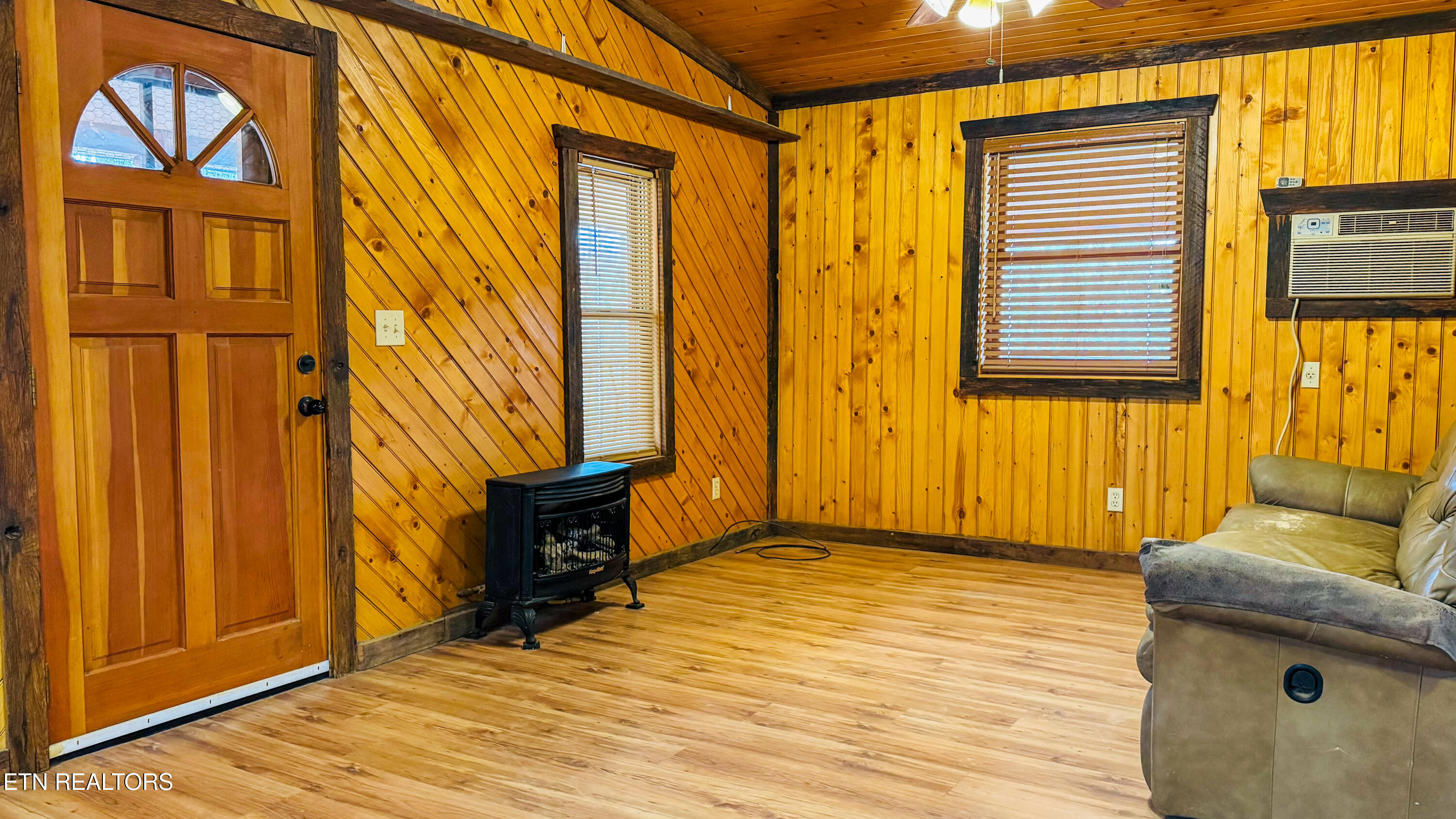 495 Bear Hollow Road Oneida TN 37841