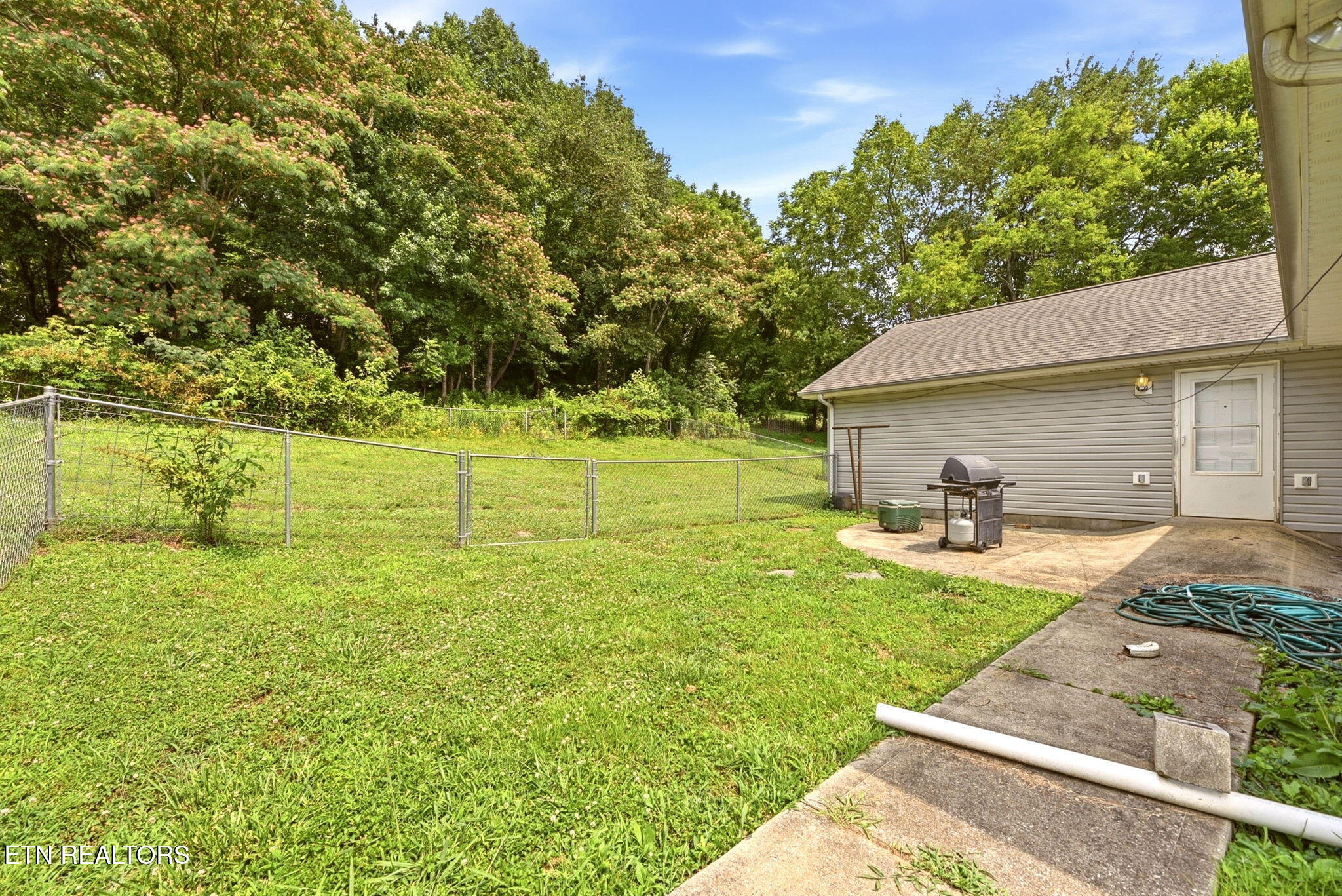 633 Russell Avenue Harriman TN 37748
