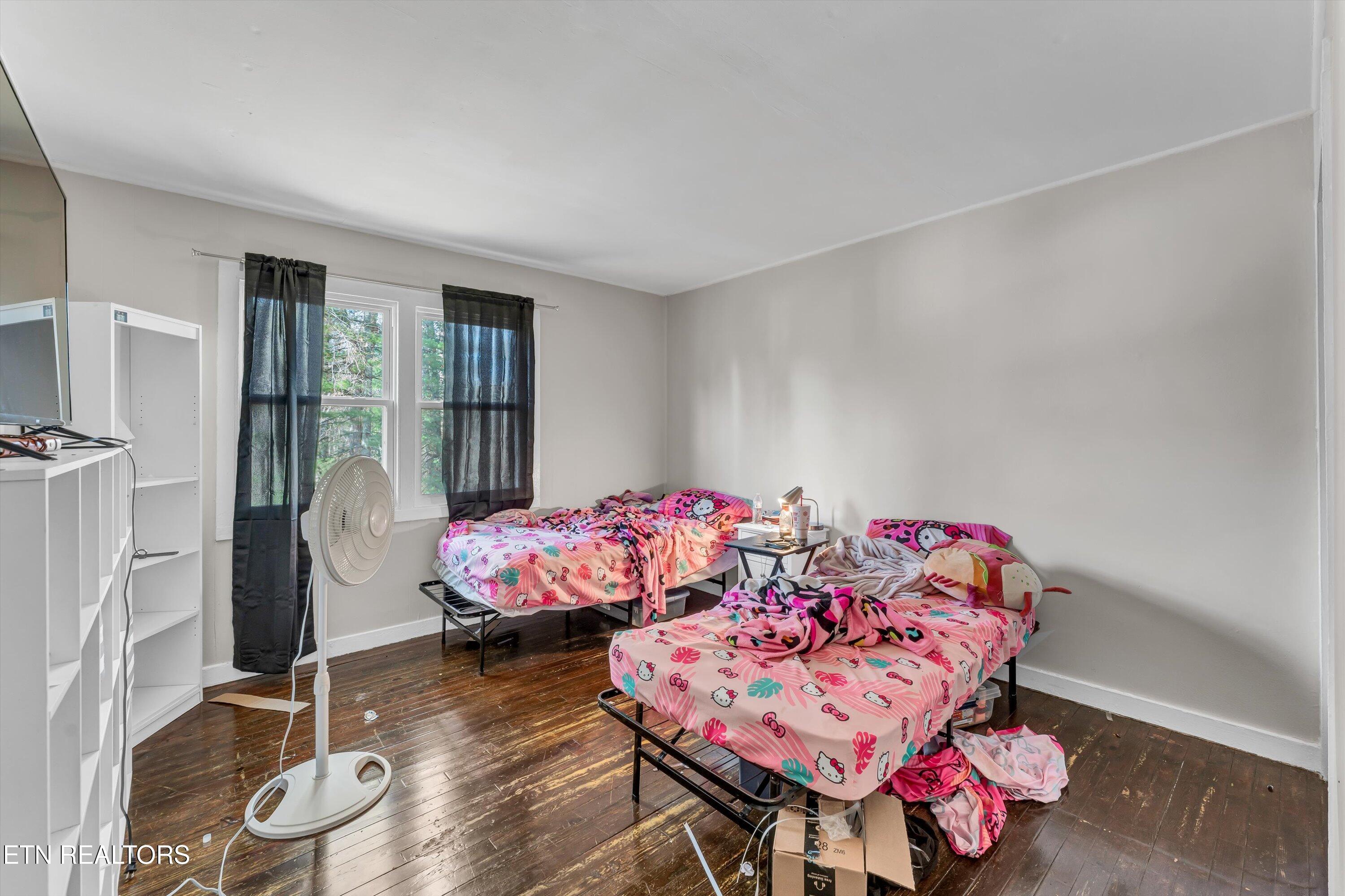 558/560 W Outer Drive Oak Ridge TN 37830
