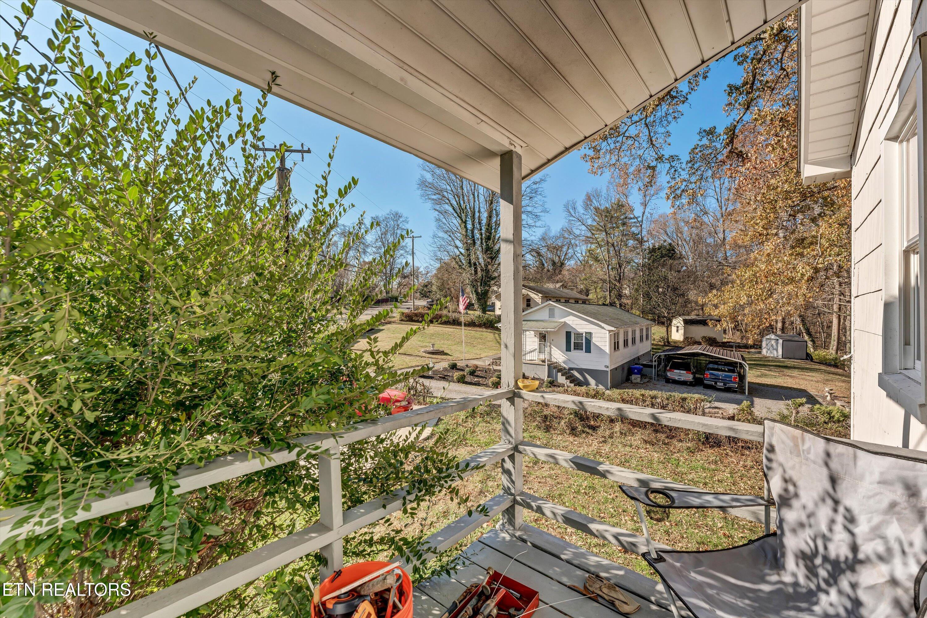 558/560 W Outer Drive Oak Ridge TN 37830