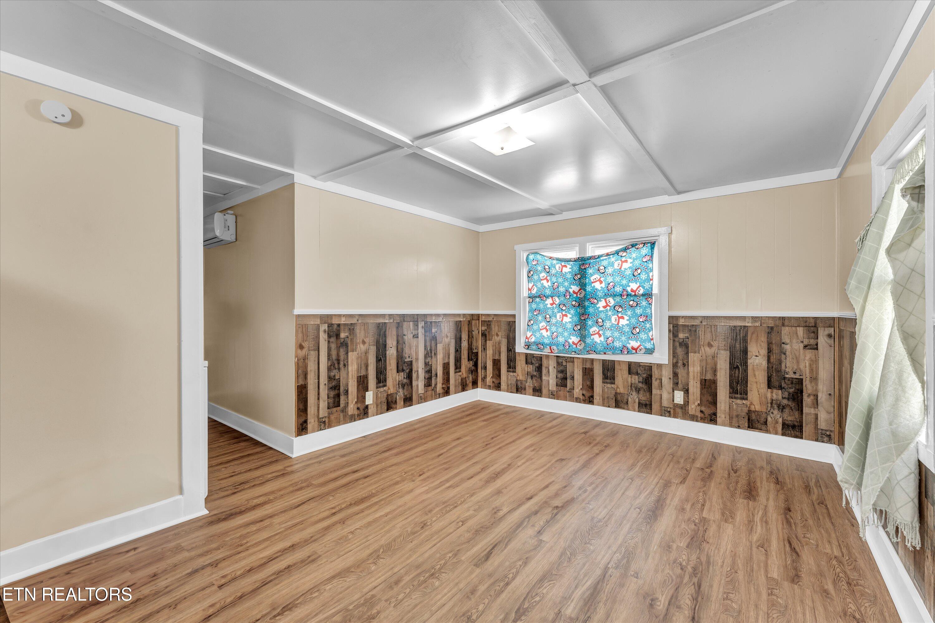 558/560 W Outer Drive Oak Ridge TN 37830