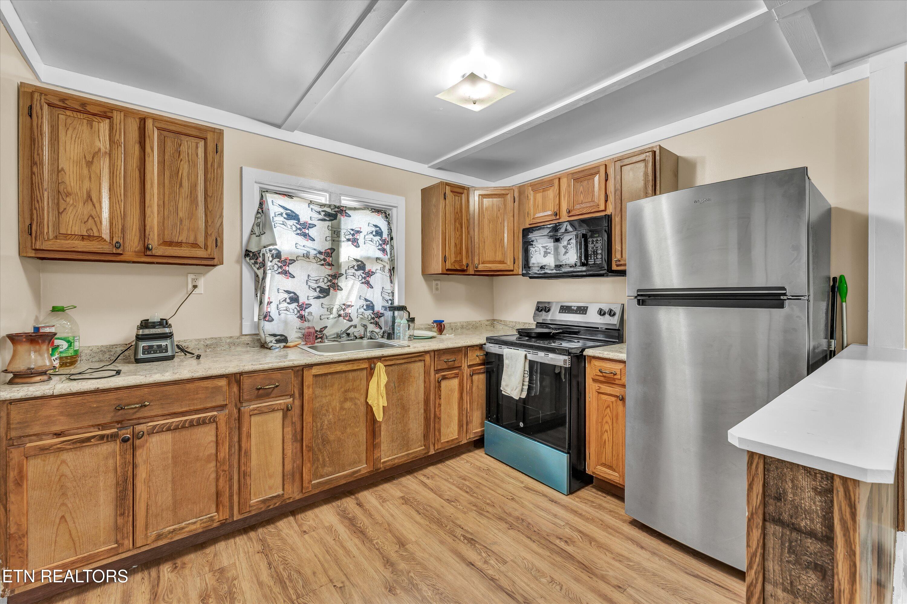 558/560 W Outer Drive Oak Ridge TN 37830