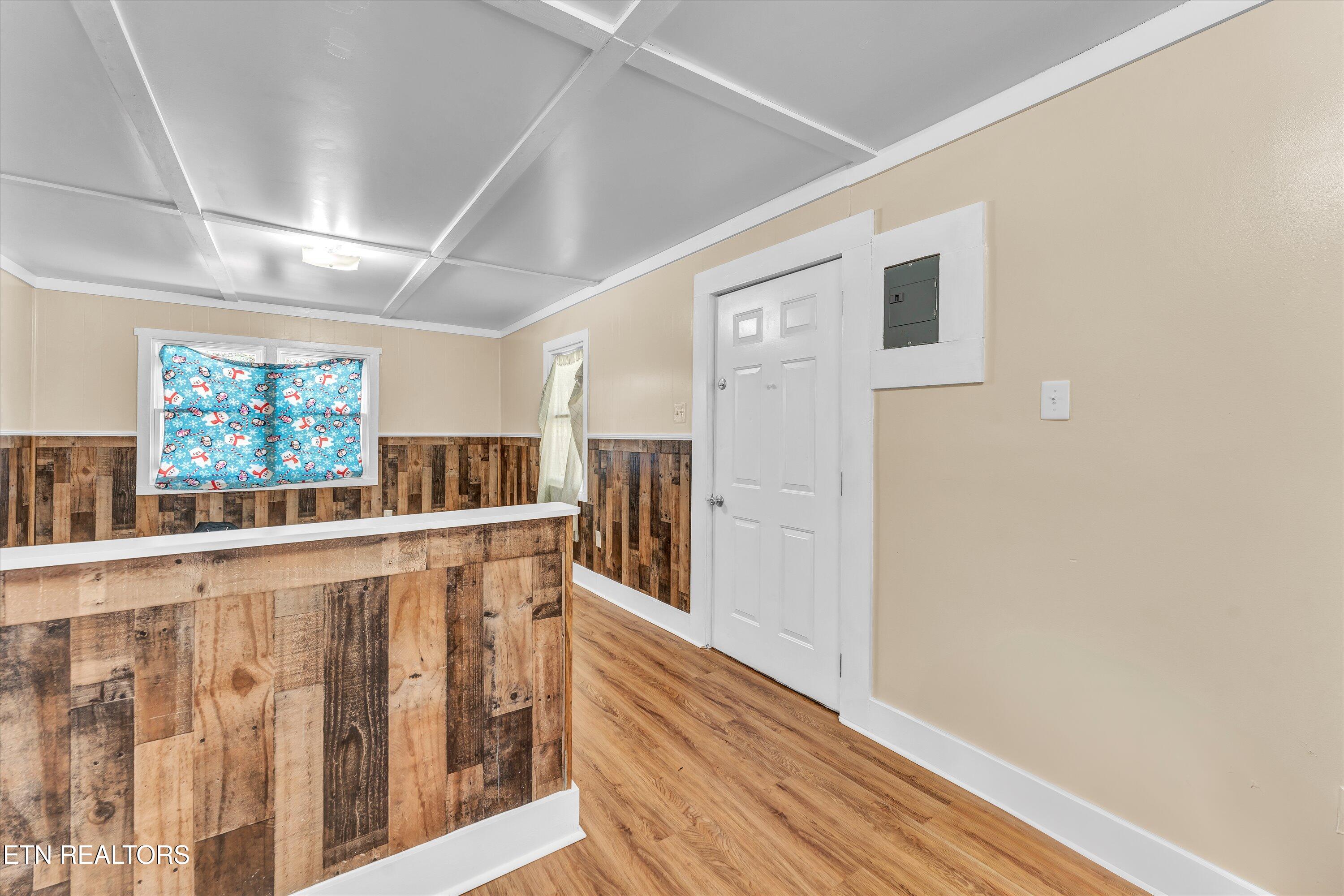 558/560 W Outer Drive Oak Ridge TN 37830