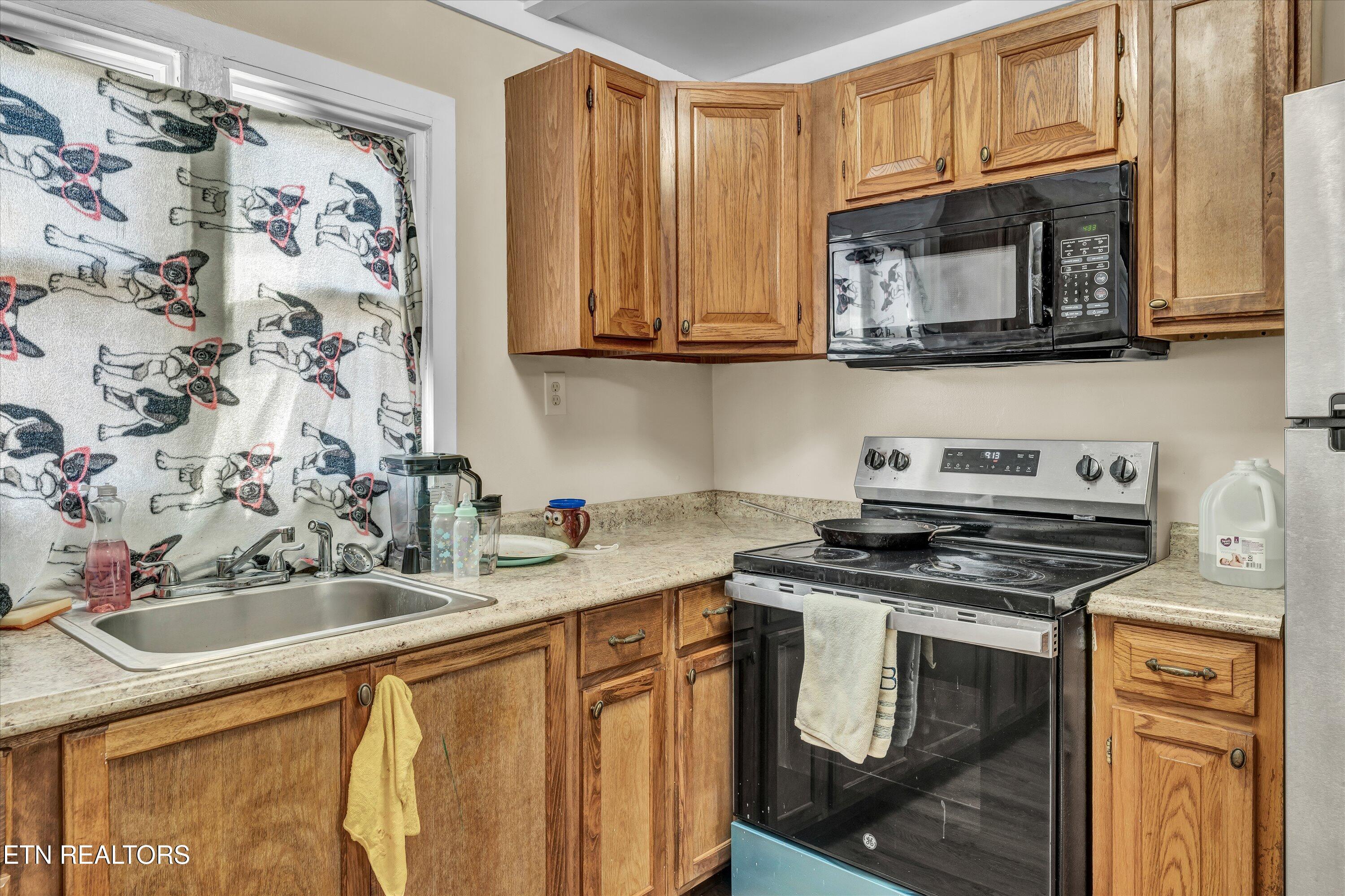 558/560 W Outer Drive Oak Ridge TN 37830