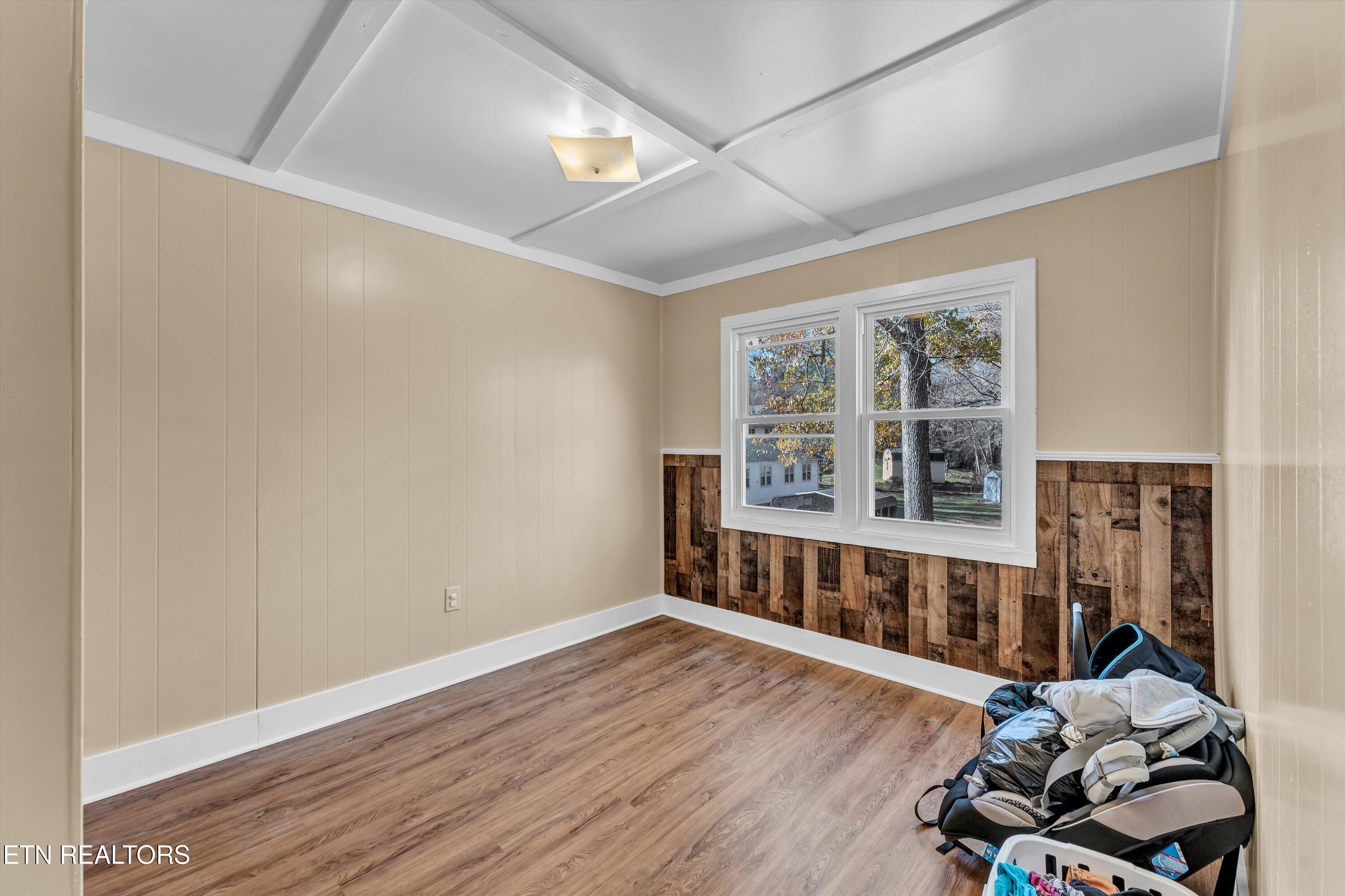 558/560 W Outer Drive Oak Ridge TN 37830