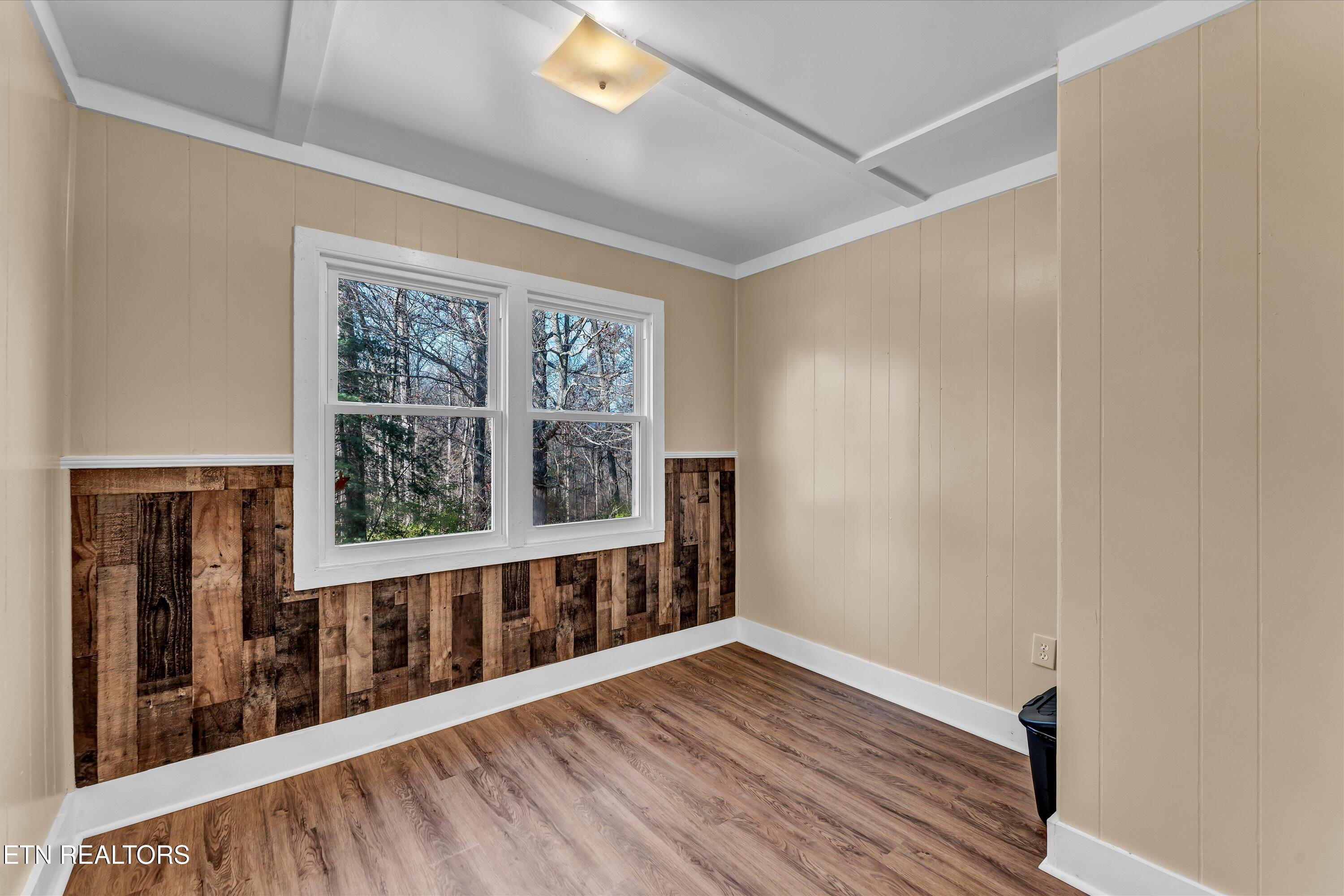 558/560 W Outer Drive Oak Ridge TN 37830