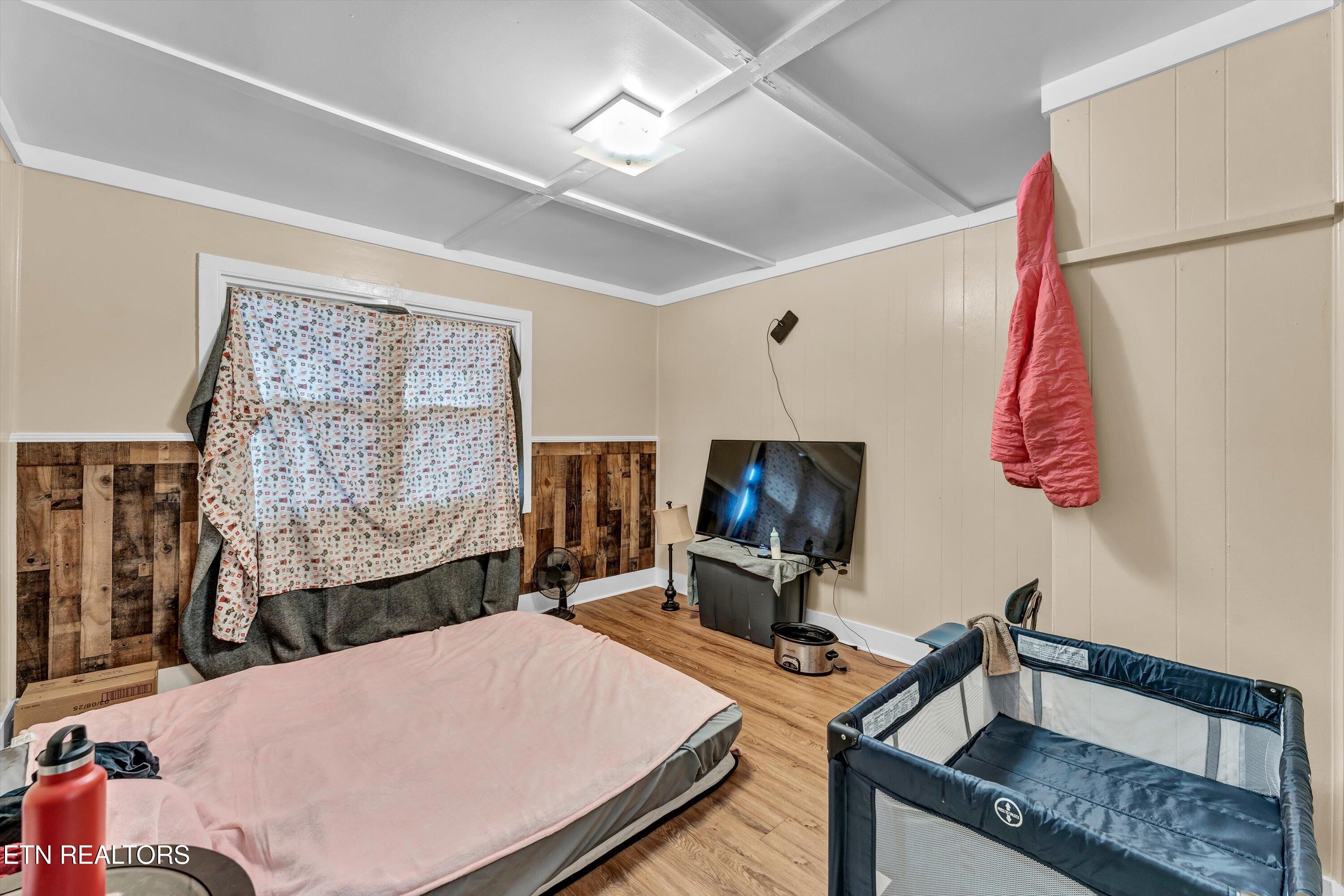 558/560 W Outer Drive Oak Ridge TN 37830