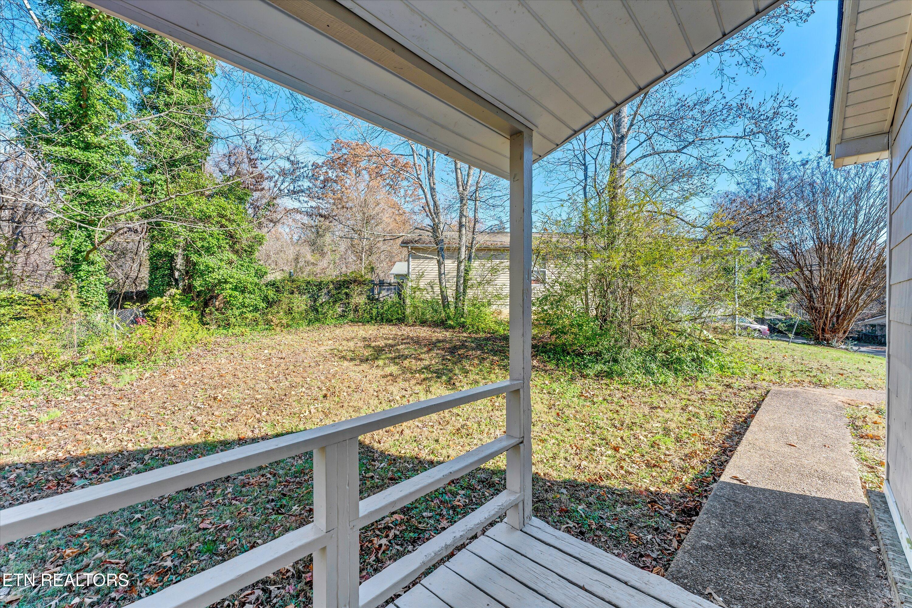 558/560 W Outer Drive Oak Ridge TN 37830