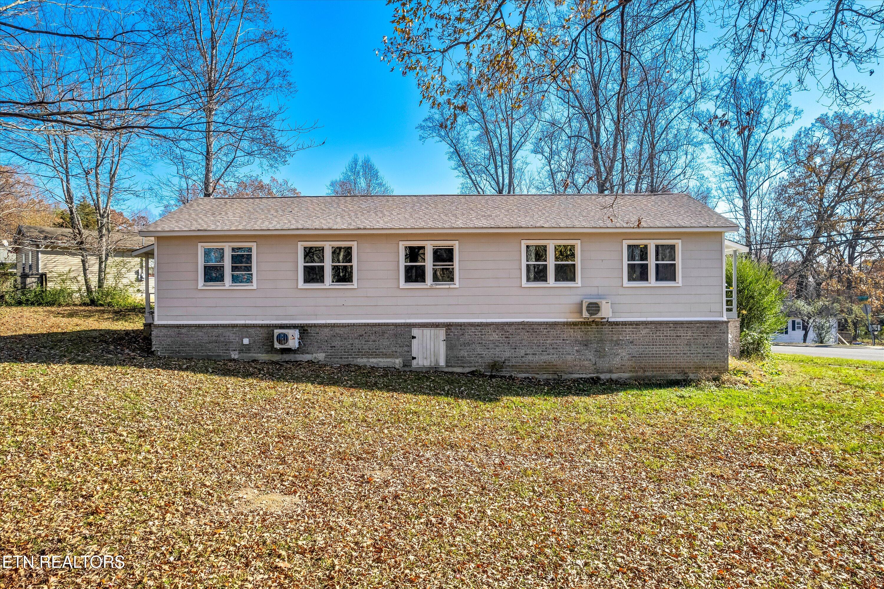 558/560 W Outer Drive Oak Ridge TN 37830