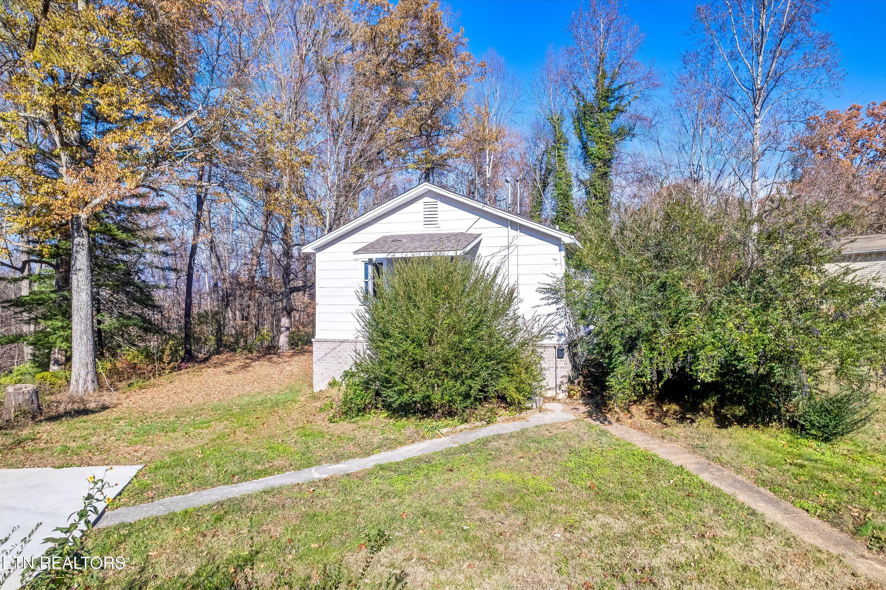 558/560 W Outer Drive Oak Ridge TN 37830