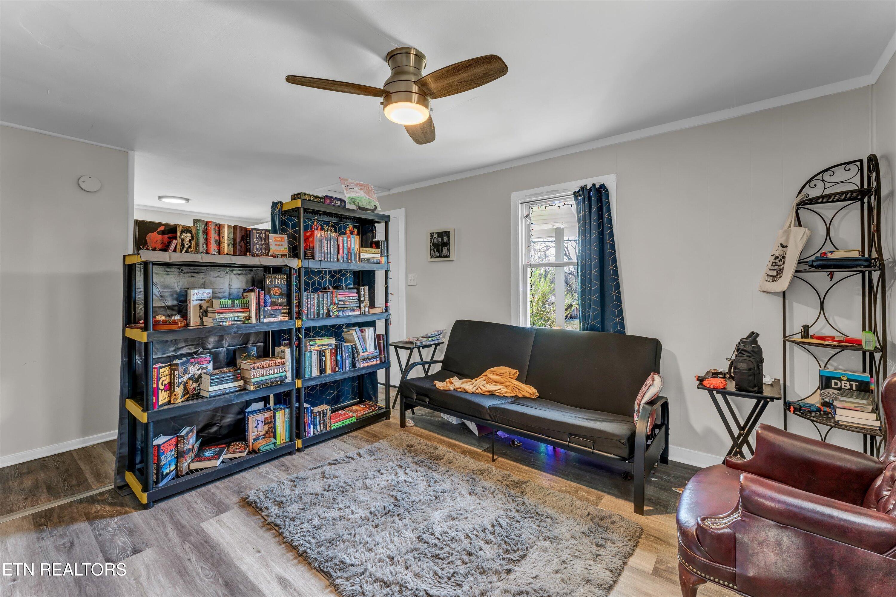 558/560 W Outer Drive Oak Ridge TN 37830
