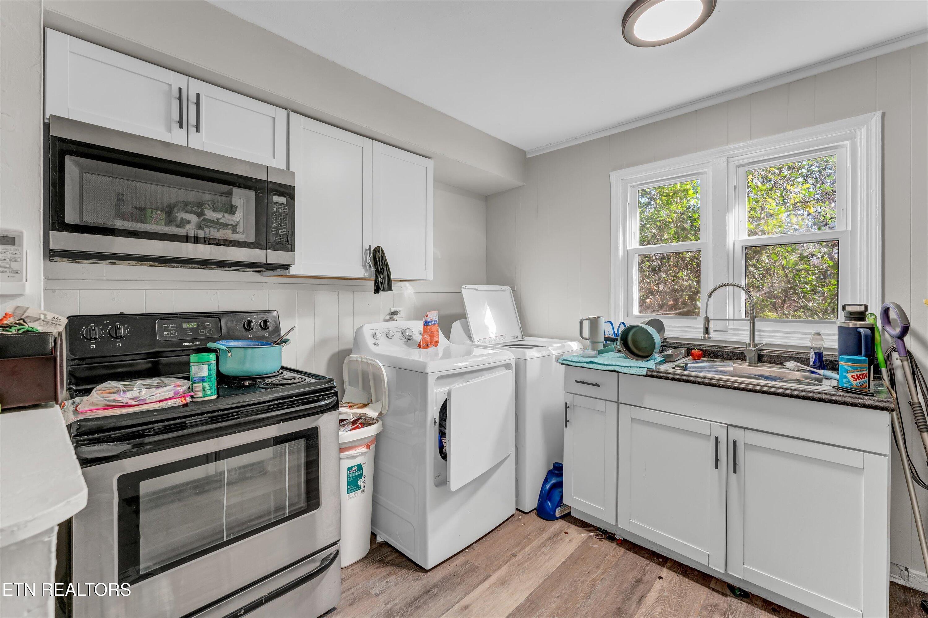 558/560 W Outer Drive Oak Ridge TN 37830