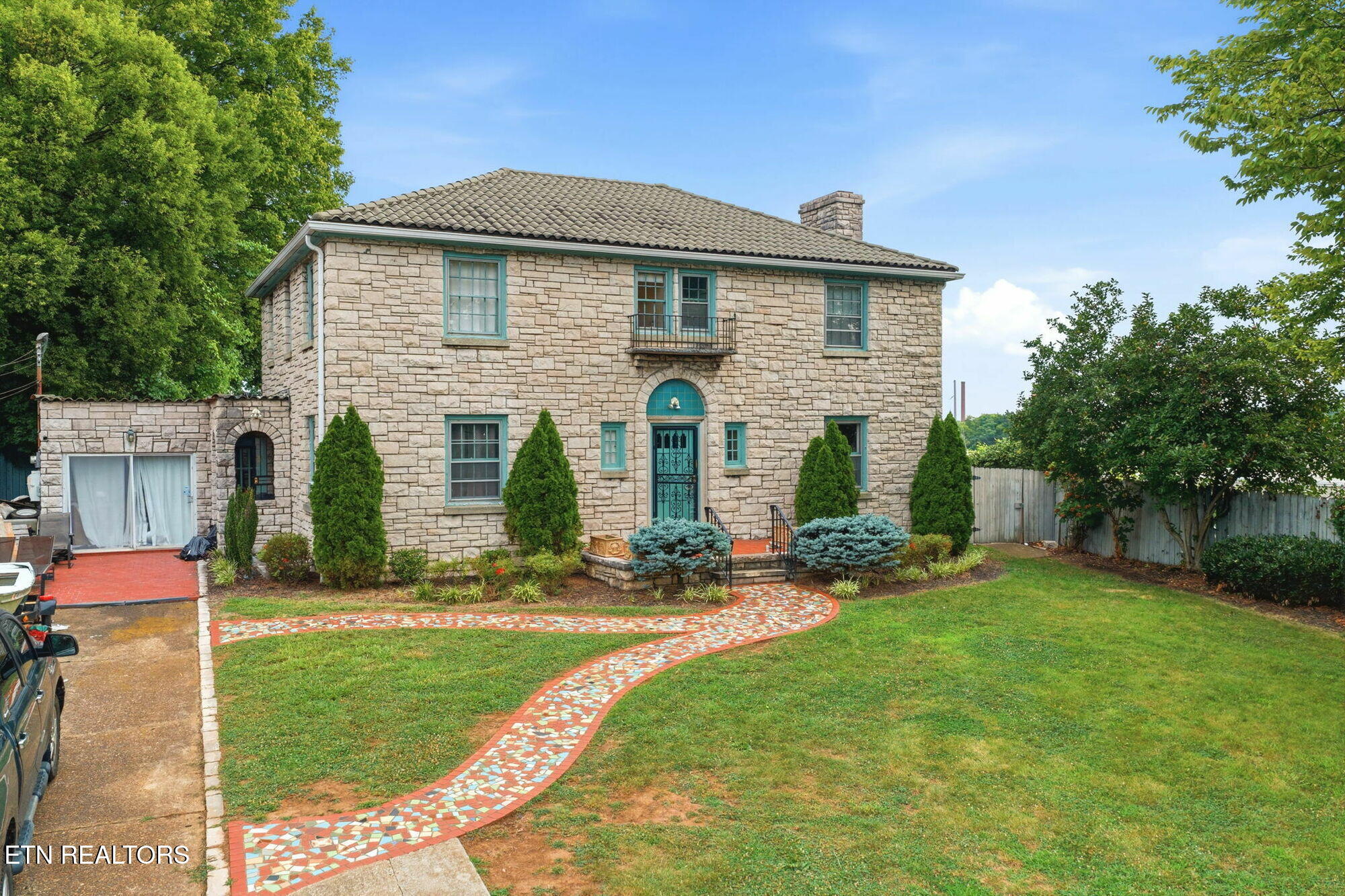 2715 Sullins Street Knoxville TN 37919