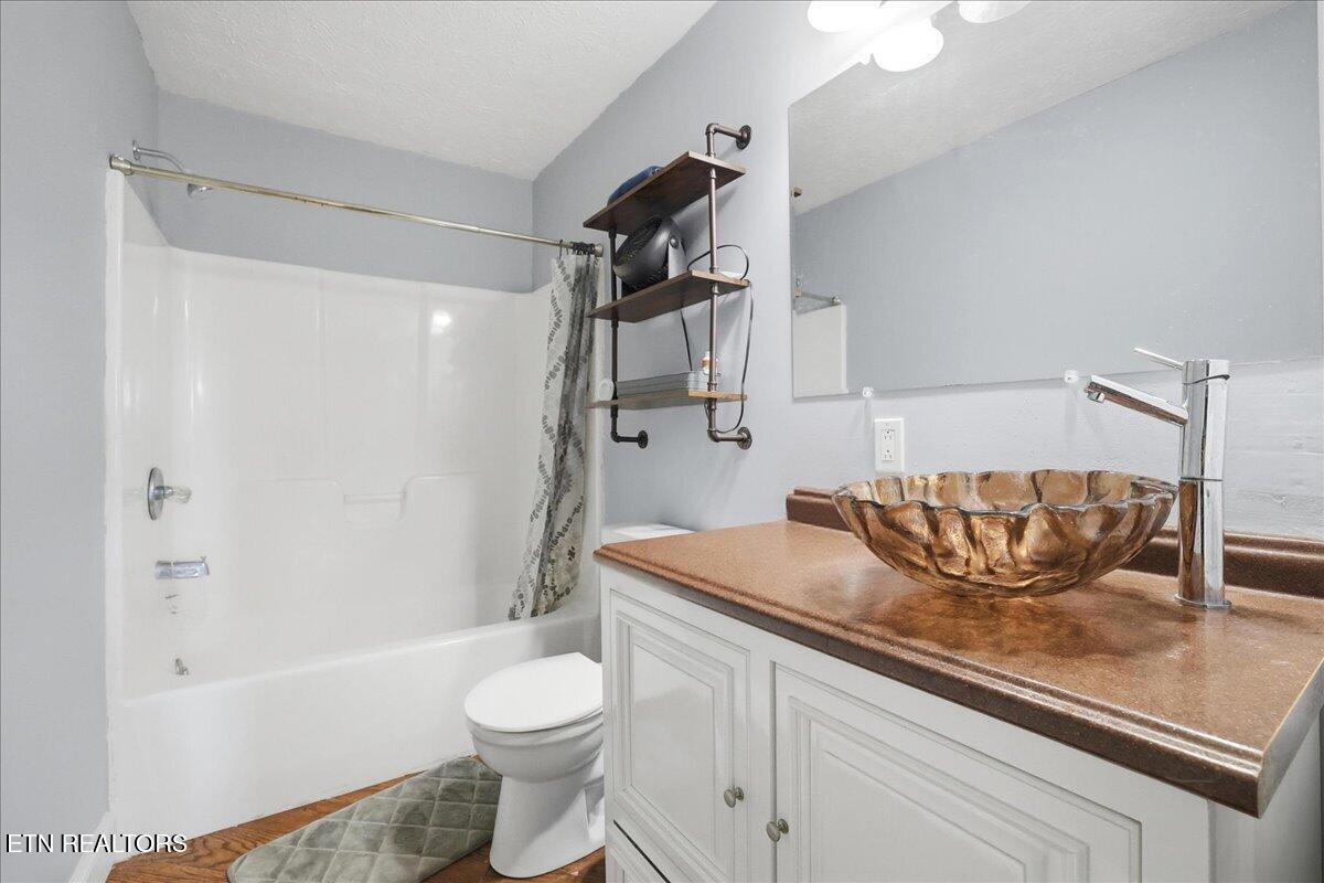 365 Young Lane Tazewell TN 37879