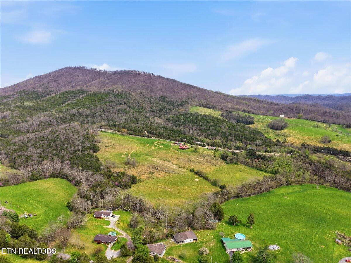 365 Young Lane Tazewell TN 37879