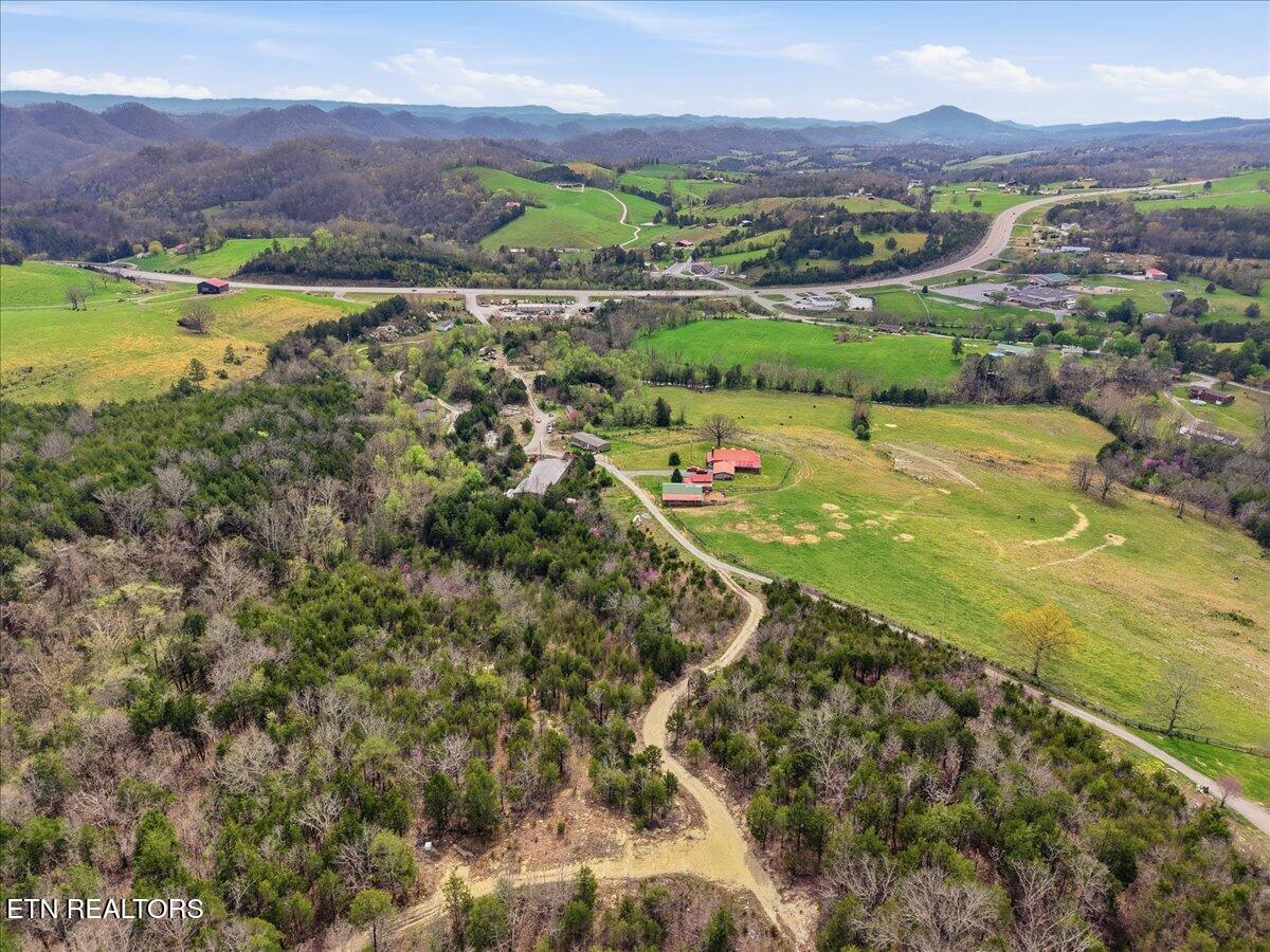 365 Young Lane Tazewell TN 37879