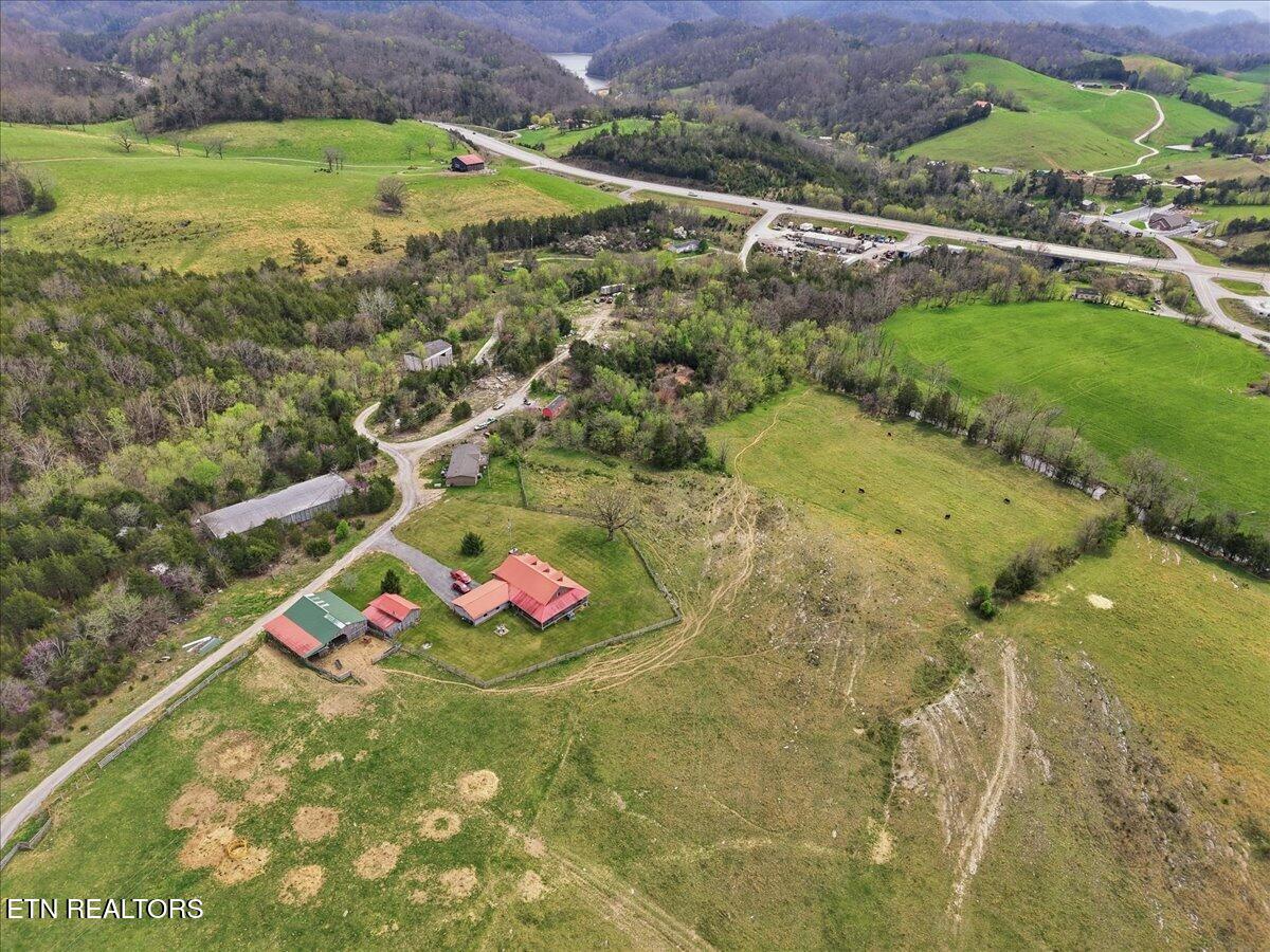 365 Young Lane Tazewell TN 37879