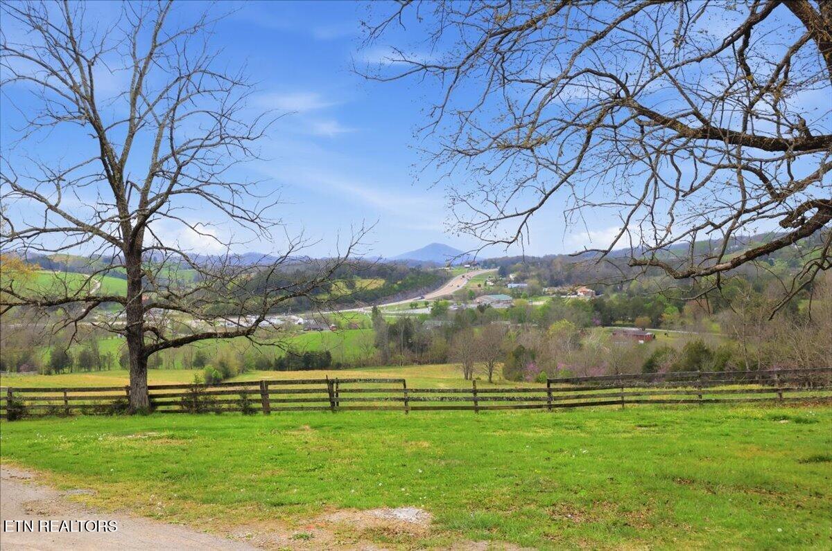 365 Young Lane Tazewell TN 37879