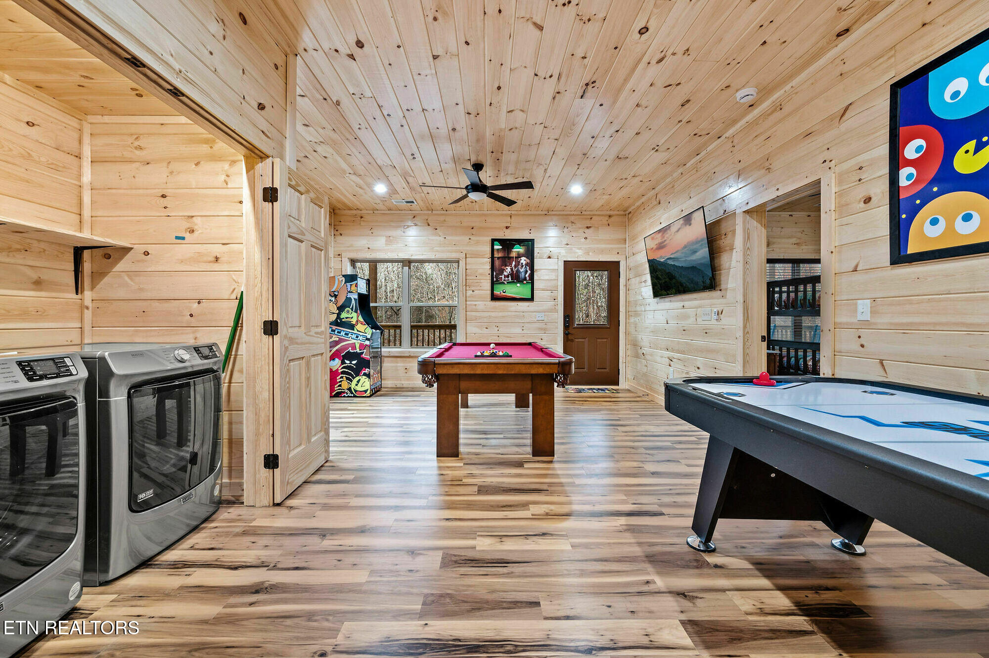 1828 Beach Front Sevierville TN 37876