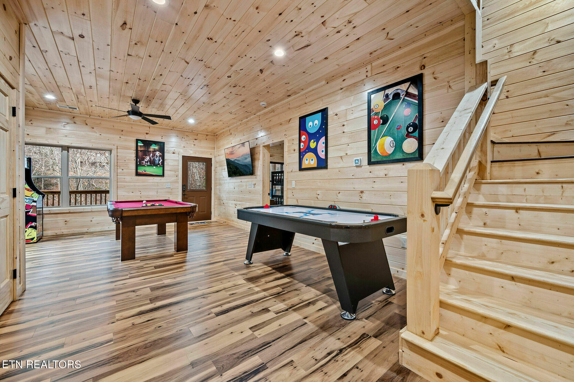 1828 Beach Front Sevierville TN 37876
