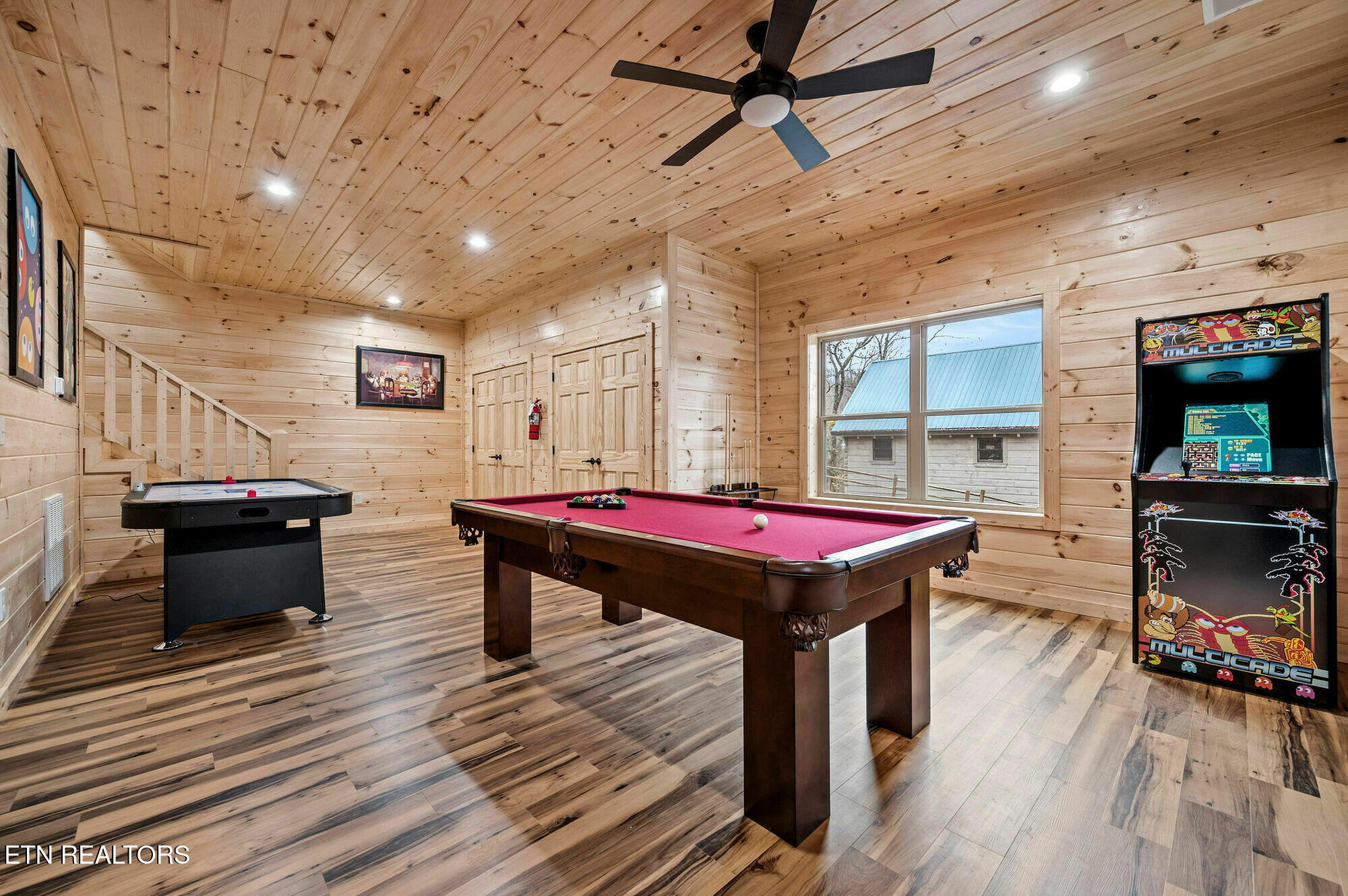 1828 Beach Front Sevierville TN 37876