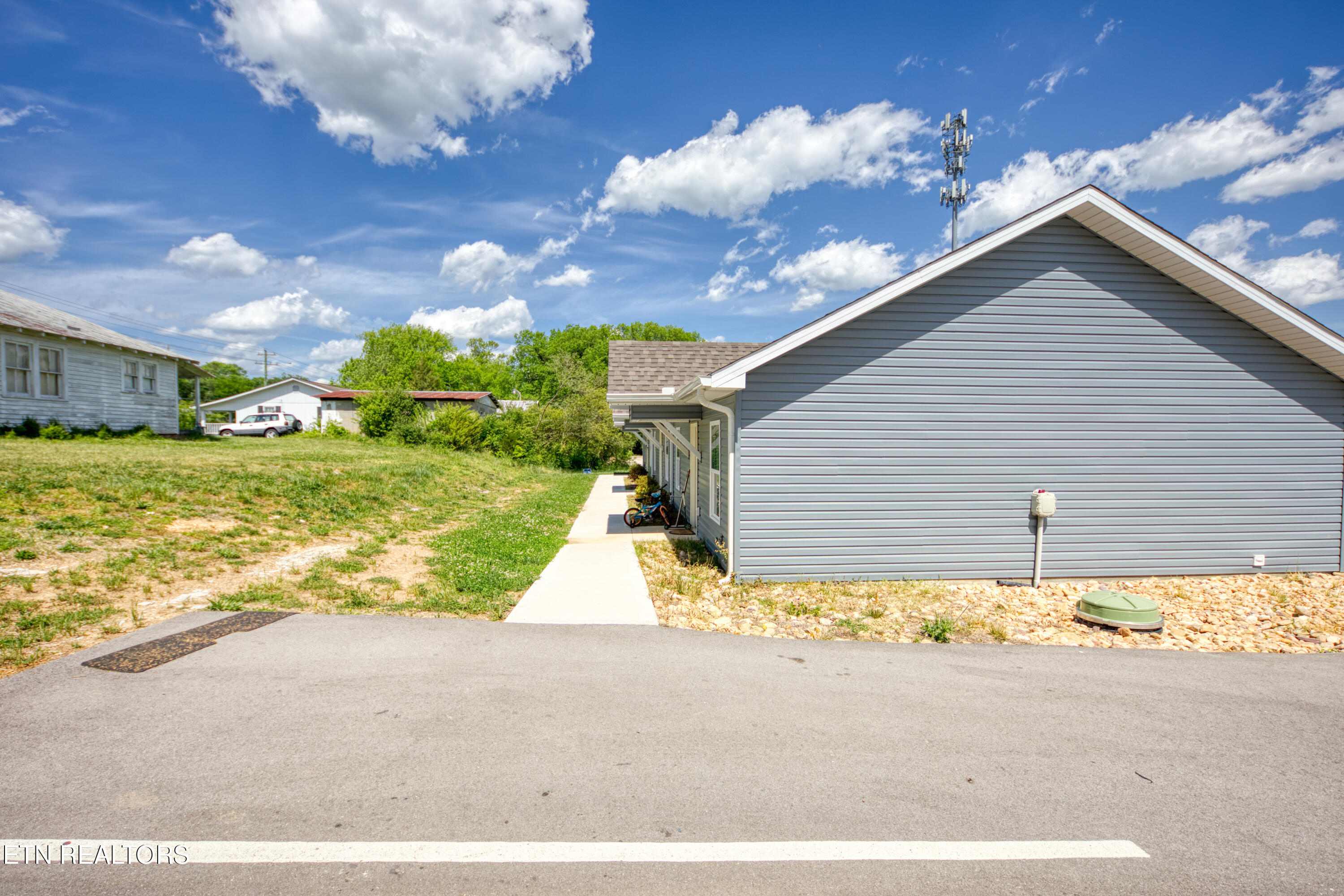 104 E Maire Avenue Clinton TN 37716