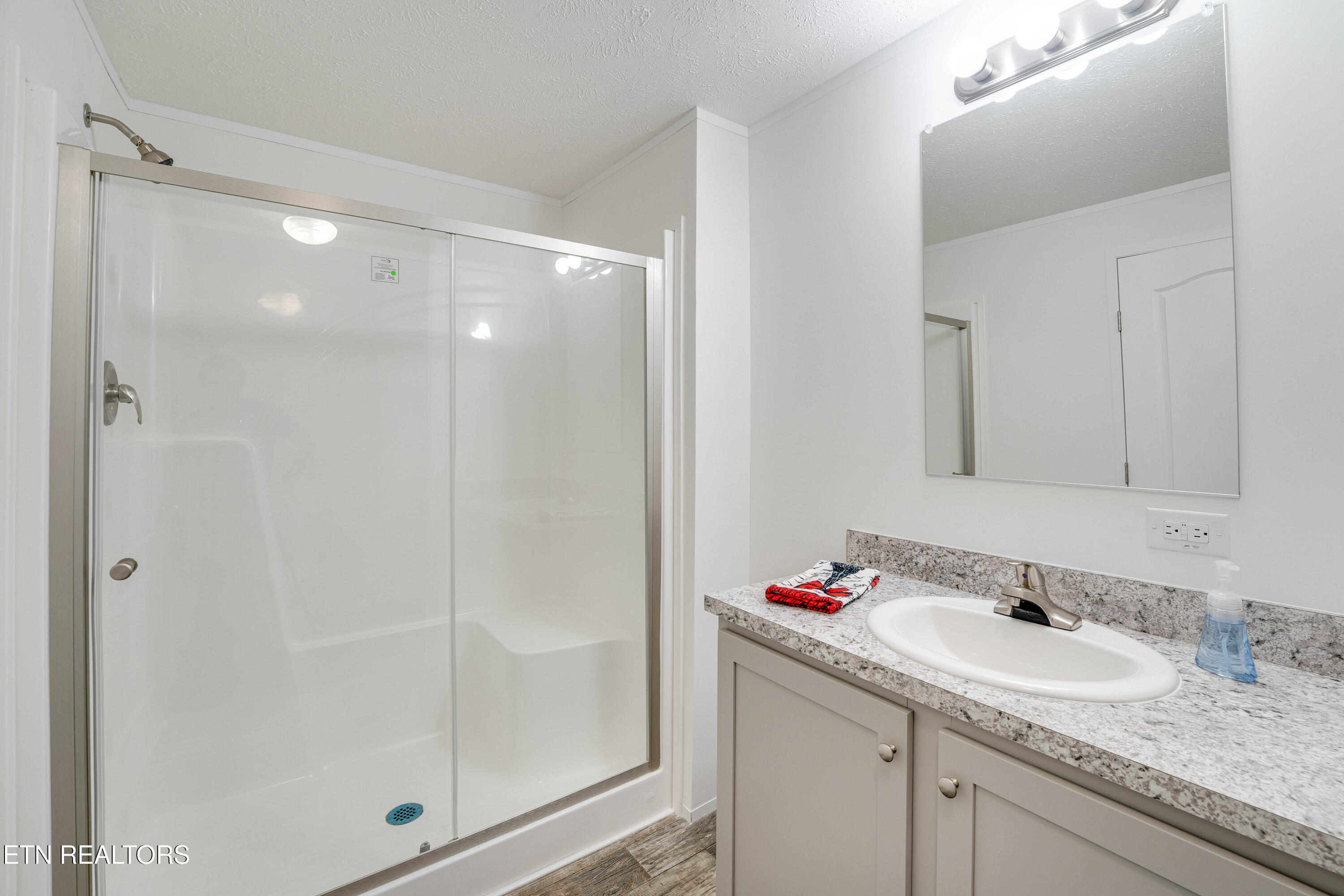1418 Gulley River Road Harrogate TN 37752