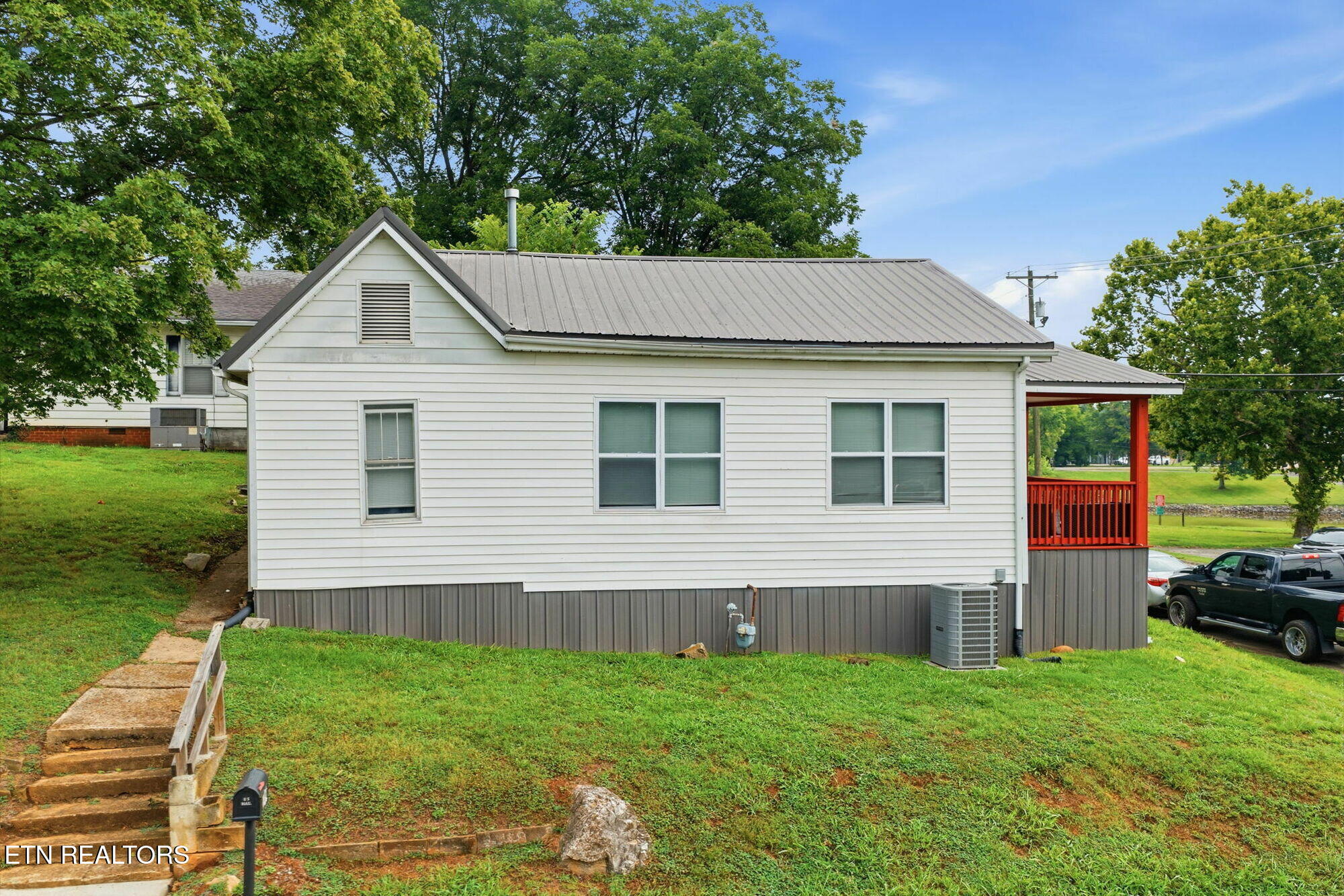 206 Ferry Street Loudon TN 37774