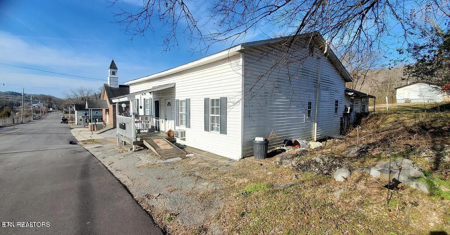 811 Siluria Street Harriman TN 37748