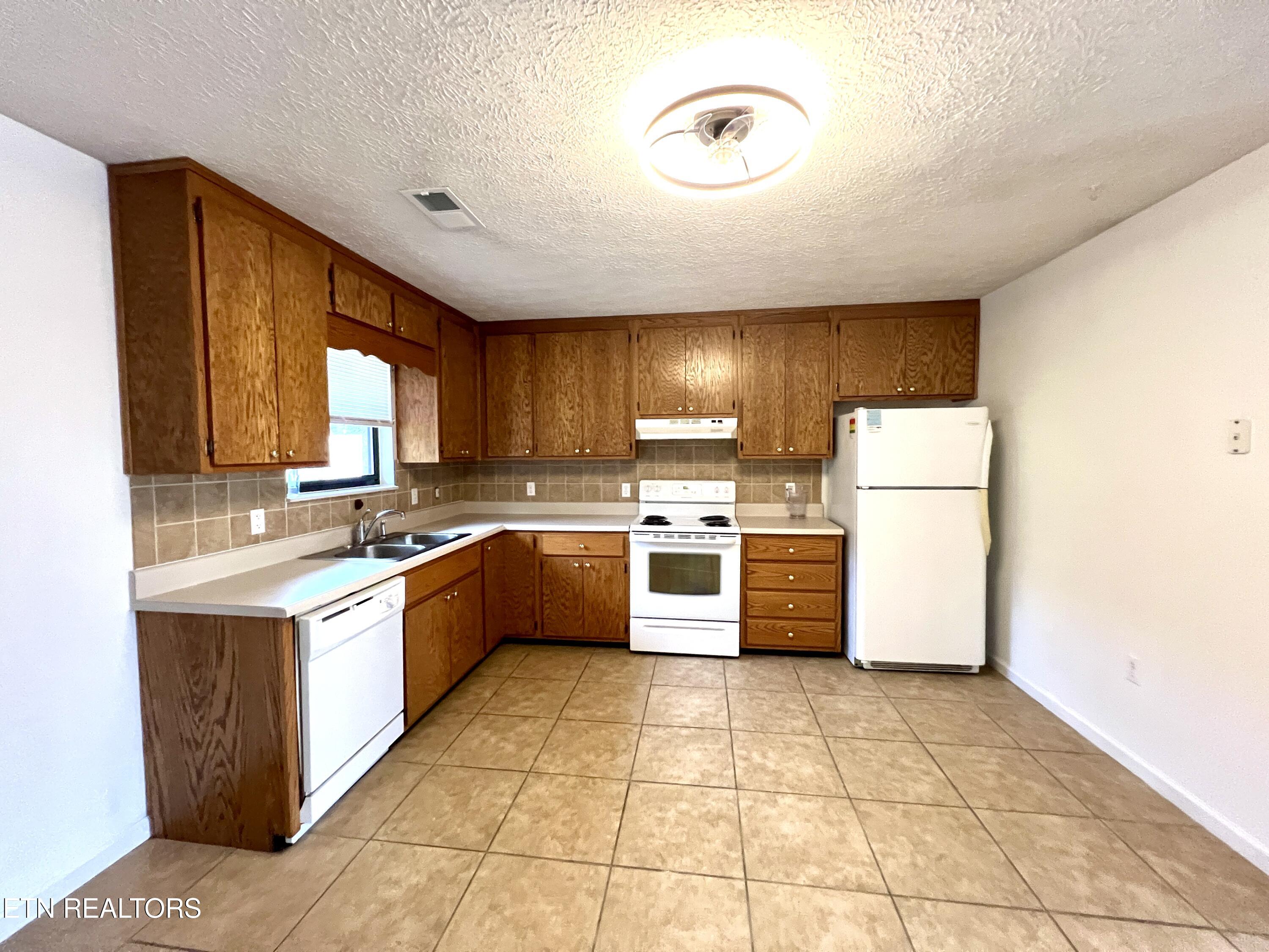 2709 Roberts Road Kodak TN 37764