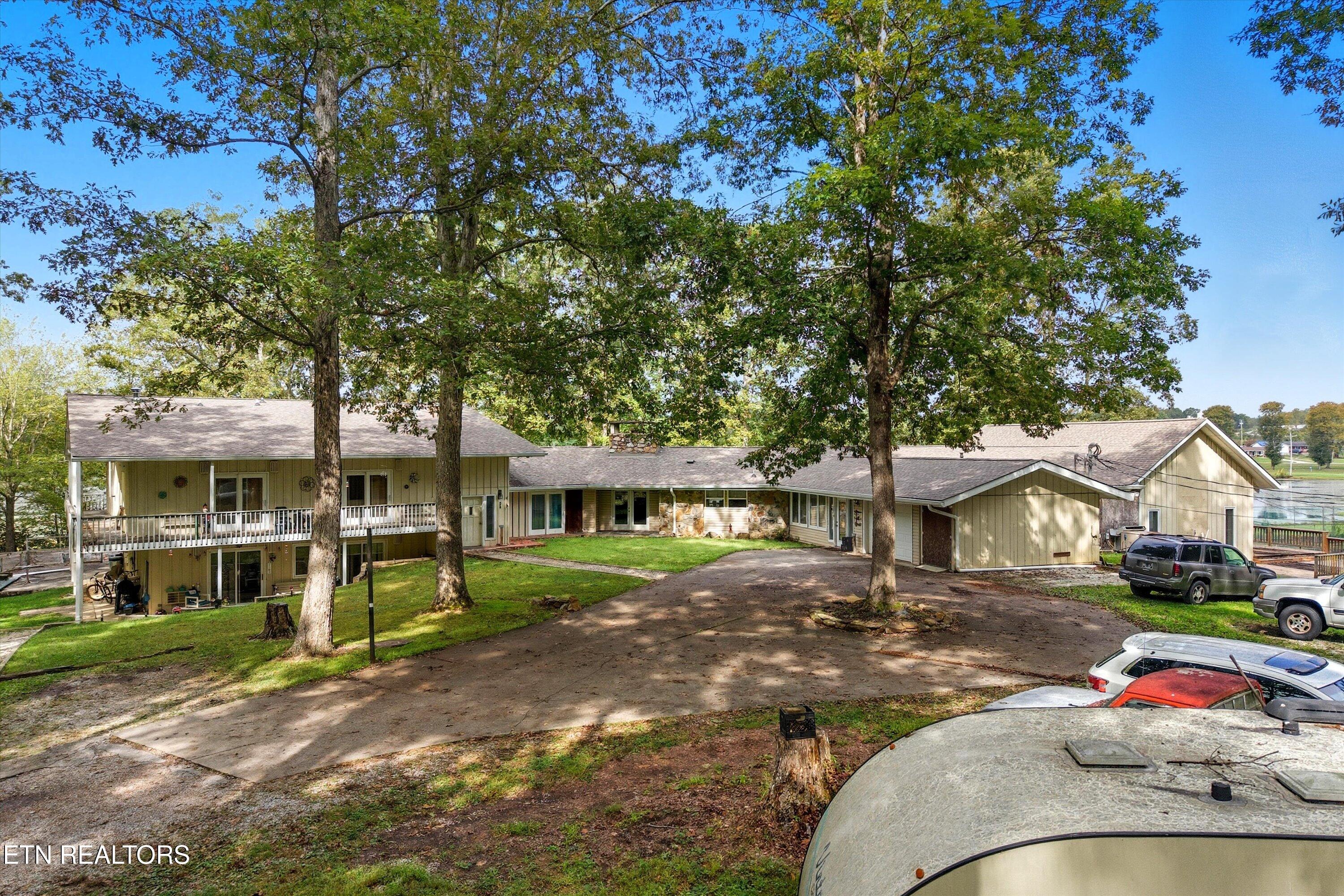 605 S Lake Drive Oneida TN 37841