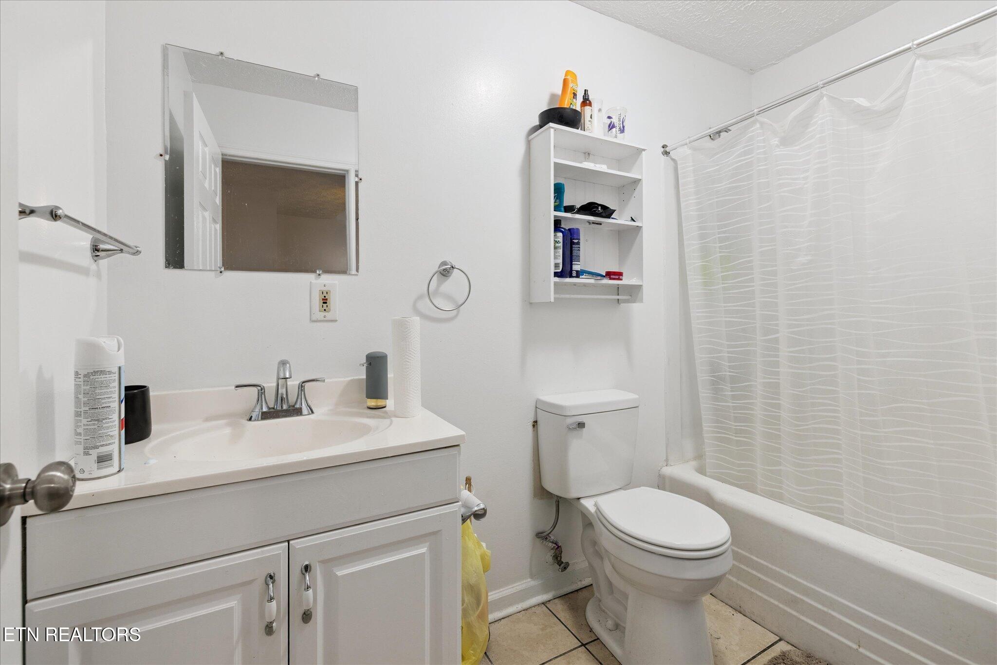 512 N Roane Street Harriman TN 37748