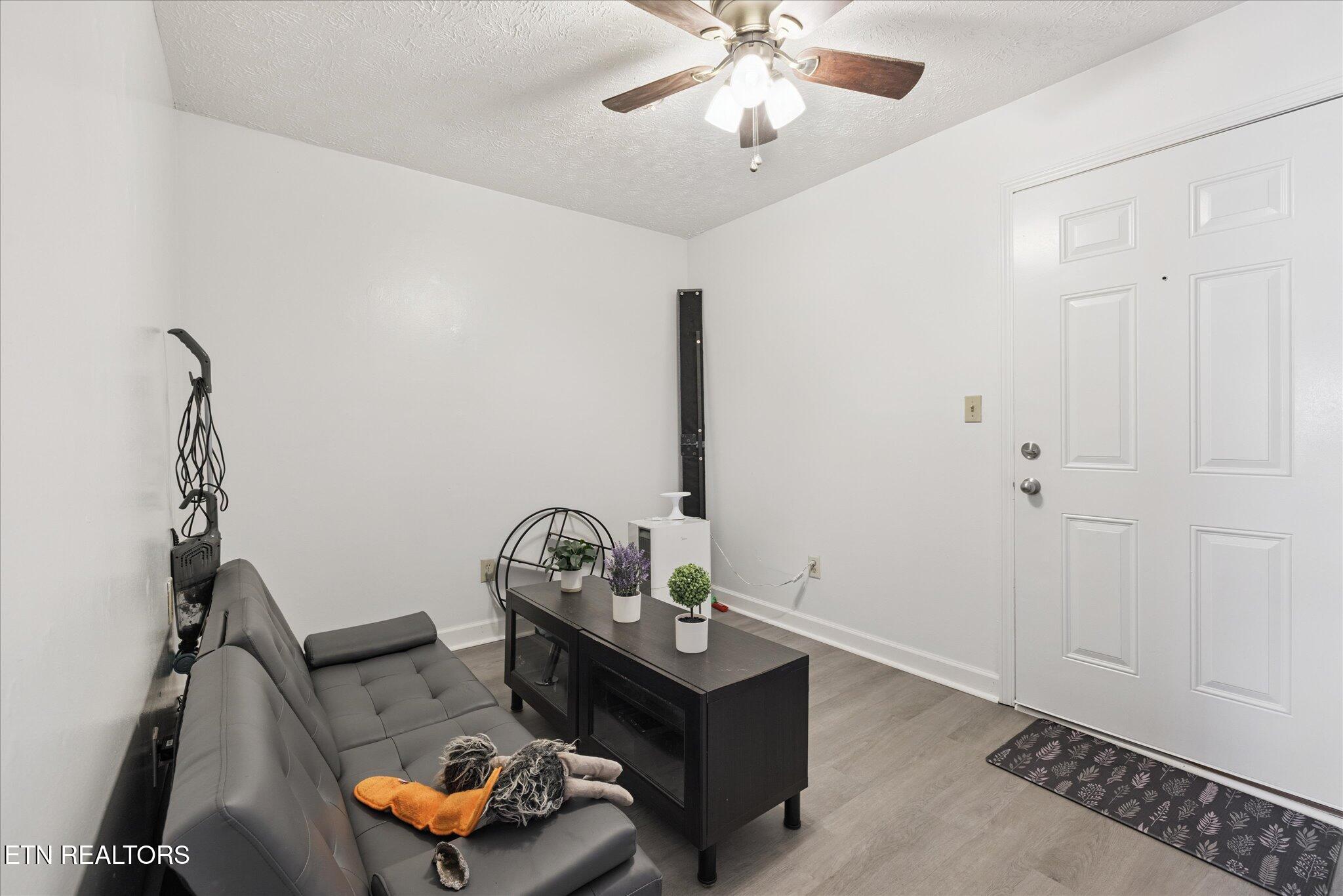 512 N Roane Street Harriman TN 37748