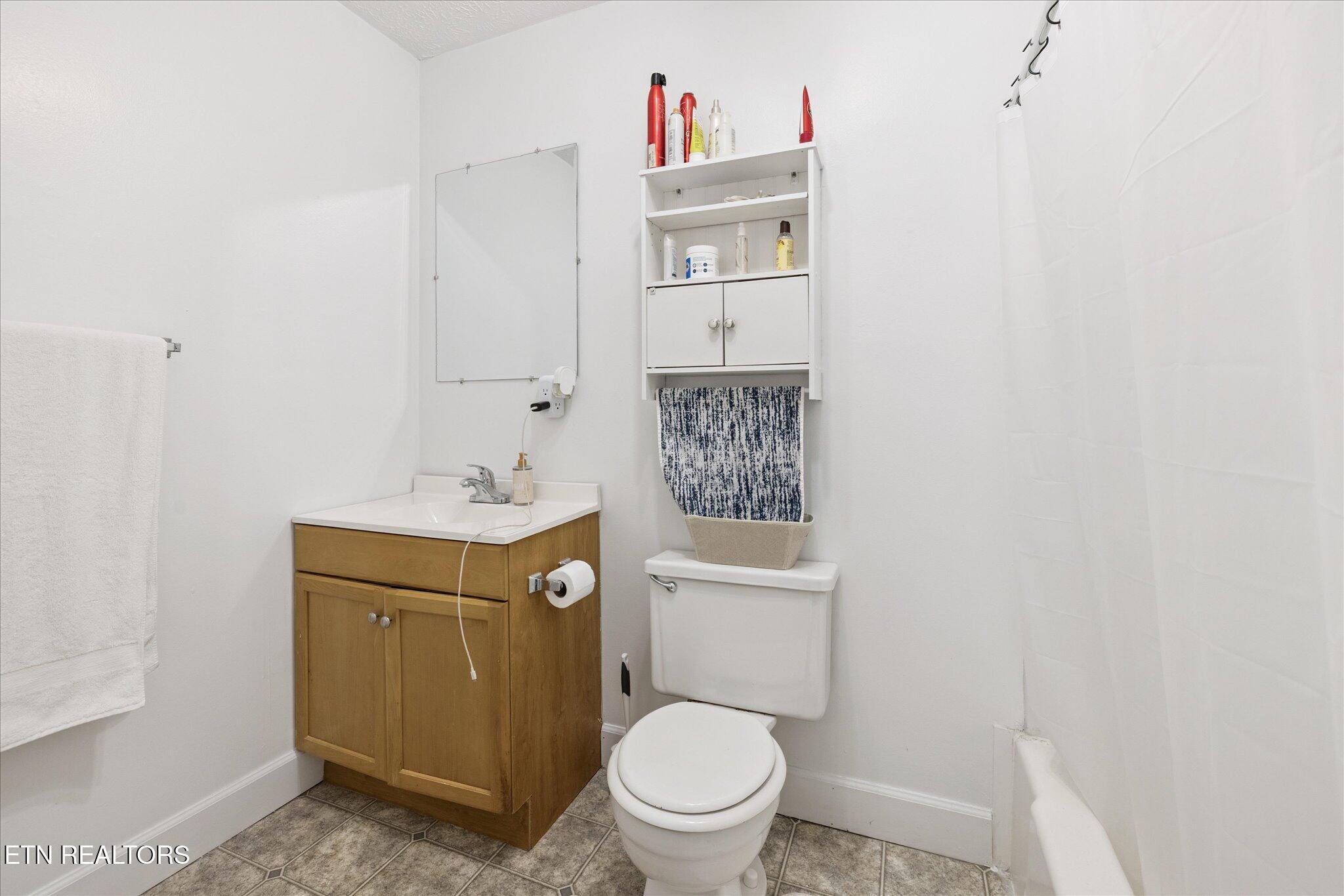 512 N Roane Street Harriman TN 37748