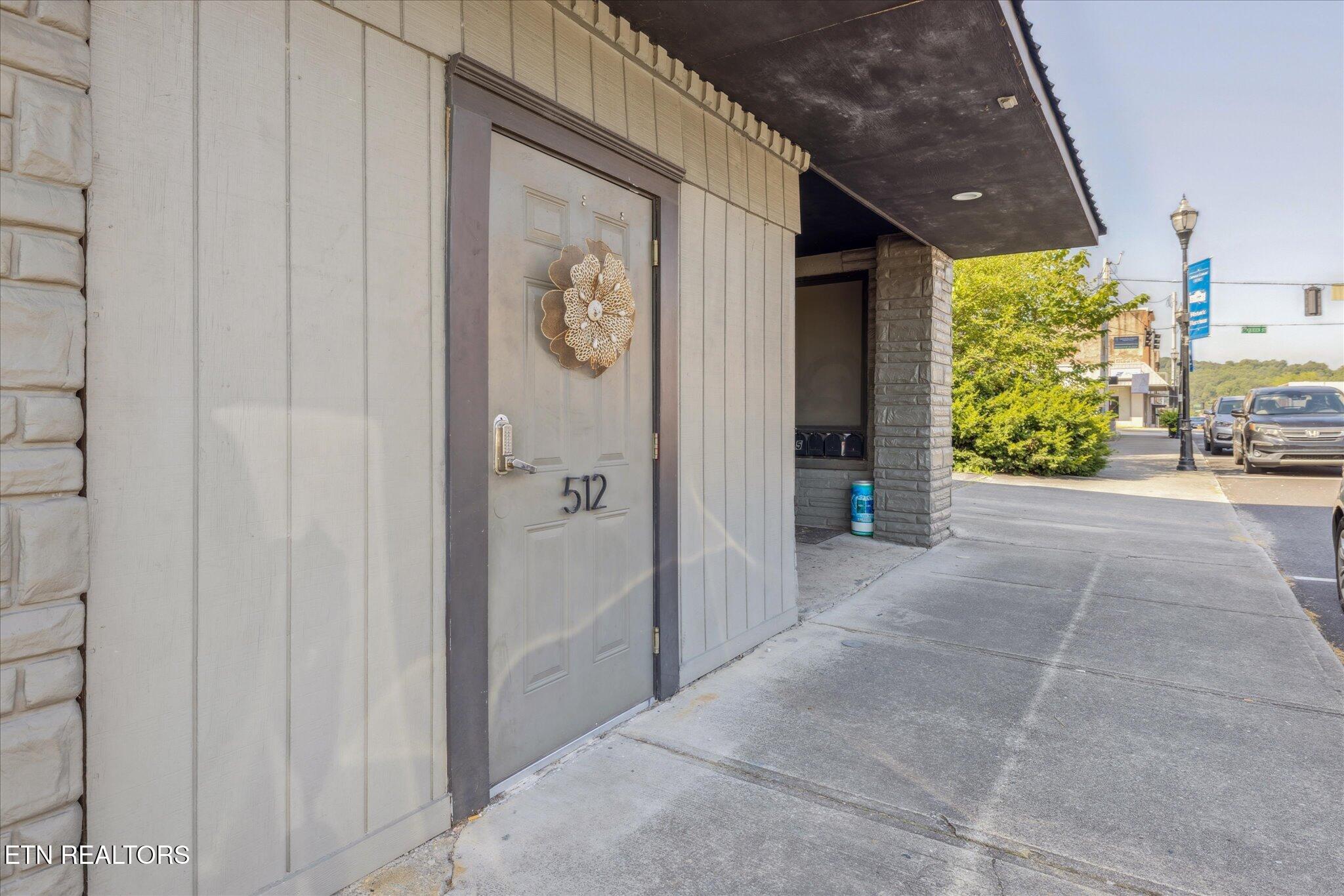 512 N Roane Street Harriman TN 37748