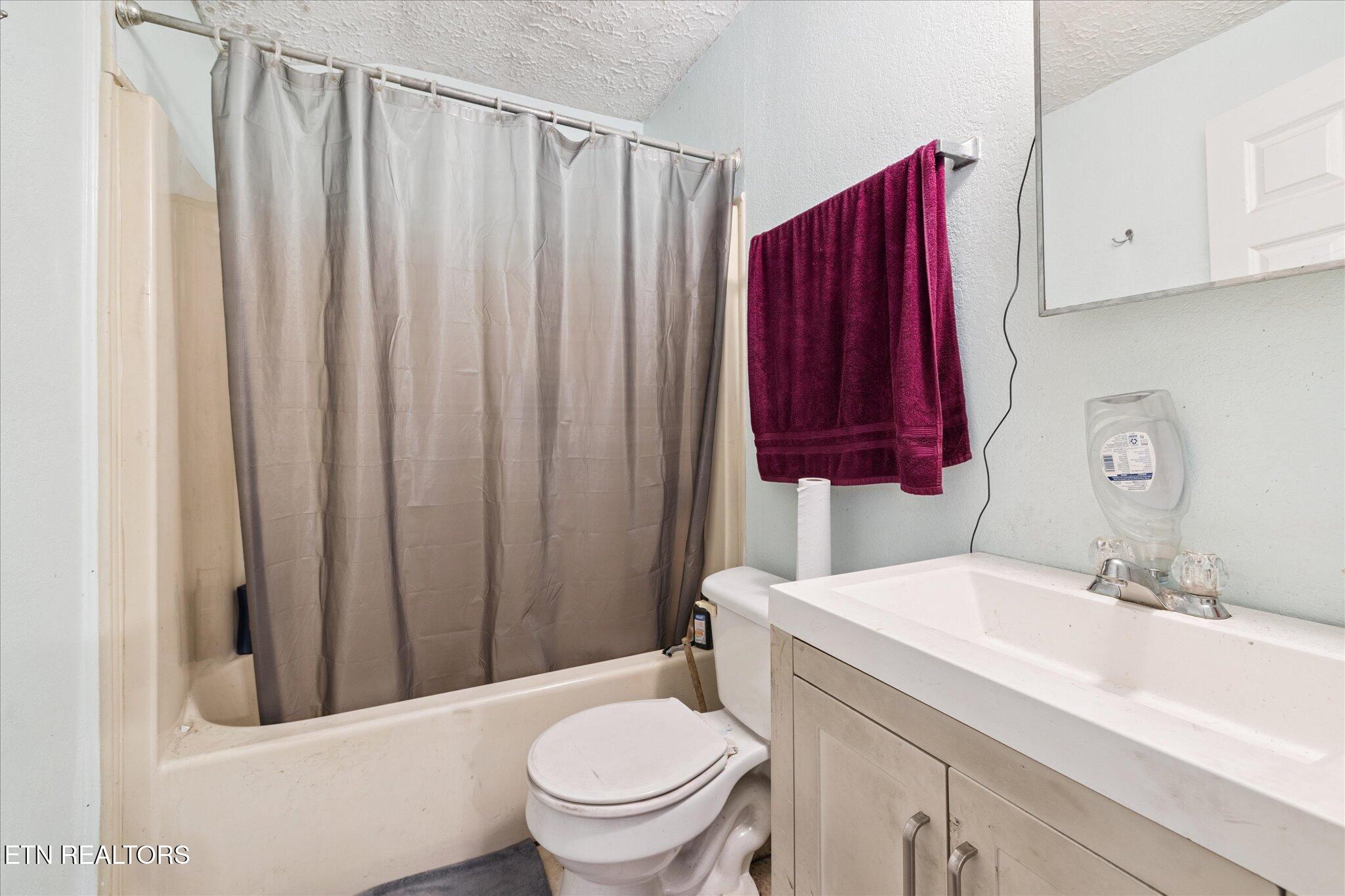 512 N Roane Street Harriman TN 37748