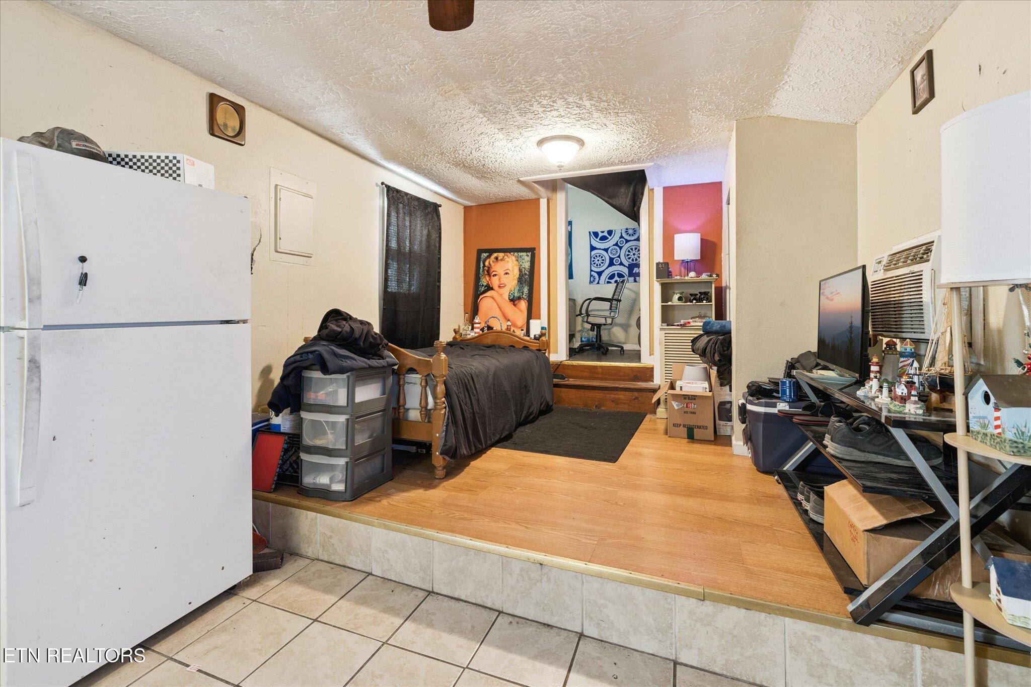 512 N Roane Street Harriman TN 37748