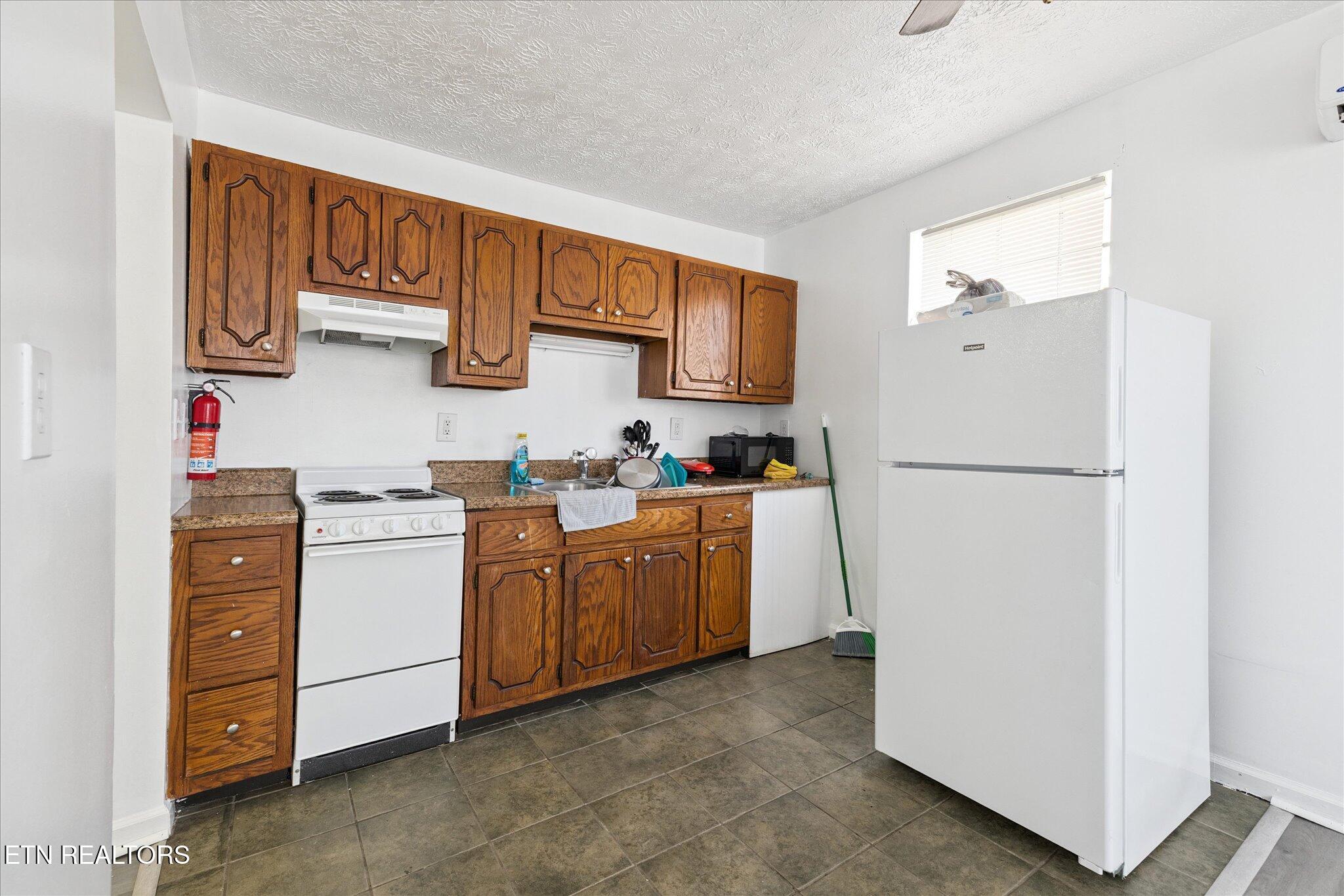 512 N Roane Street Harriman TN 37748