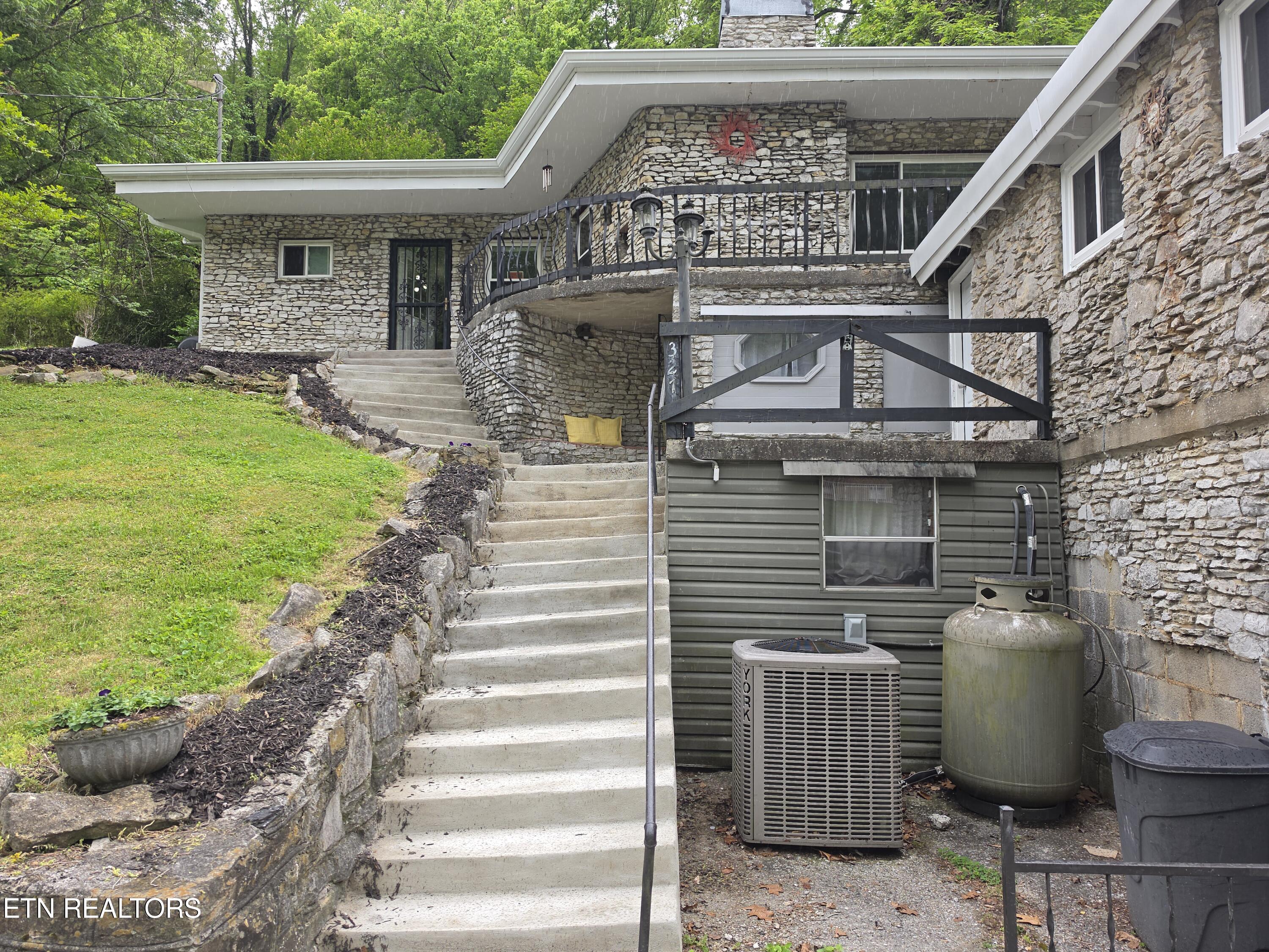 327 Colwyn Avenue Cumberland Gap TN 37724