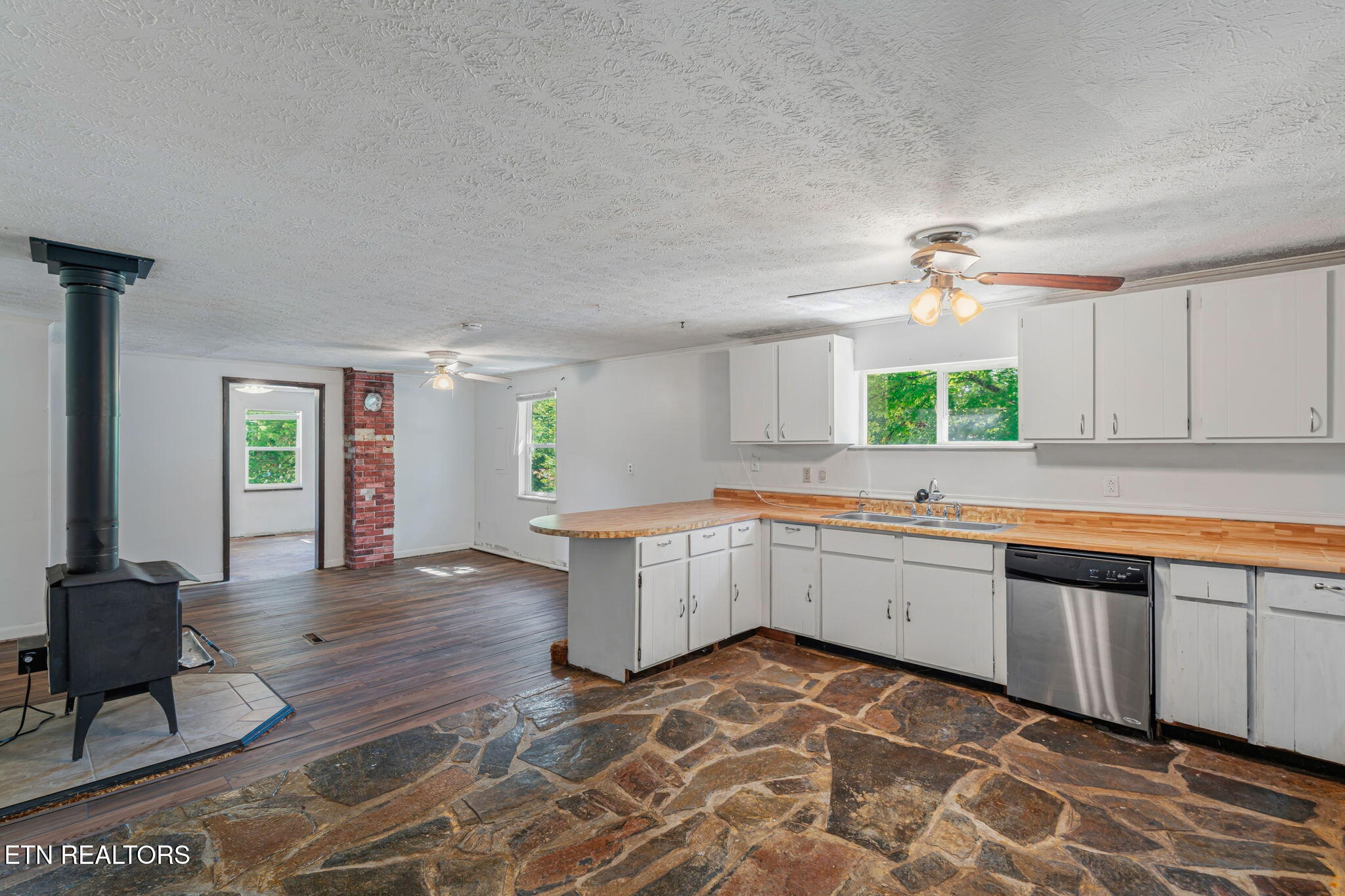 231 Wright Road Oliver Springs TN 37840