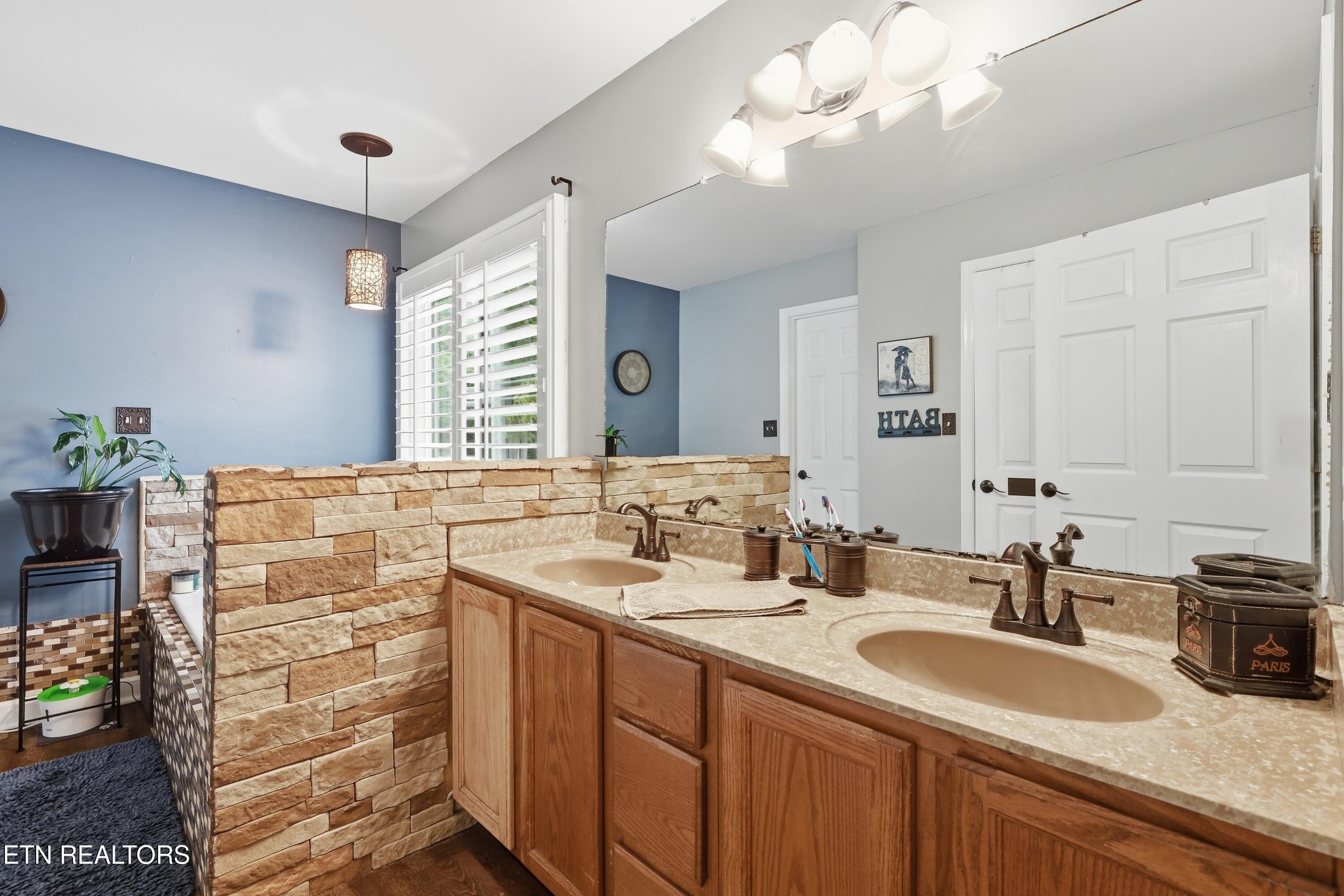 1305 Mark Joseph Lane Knoxville TN 37931
