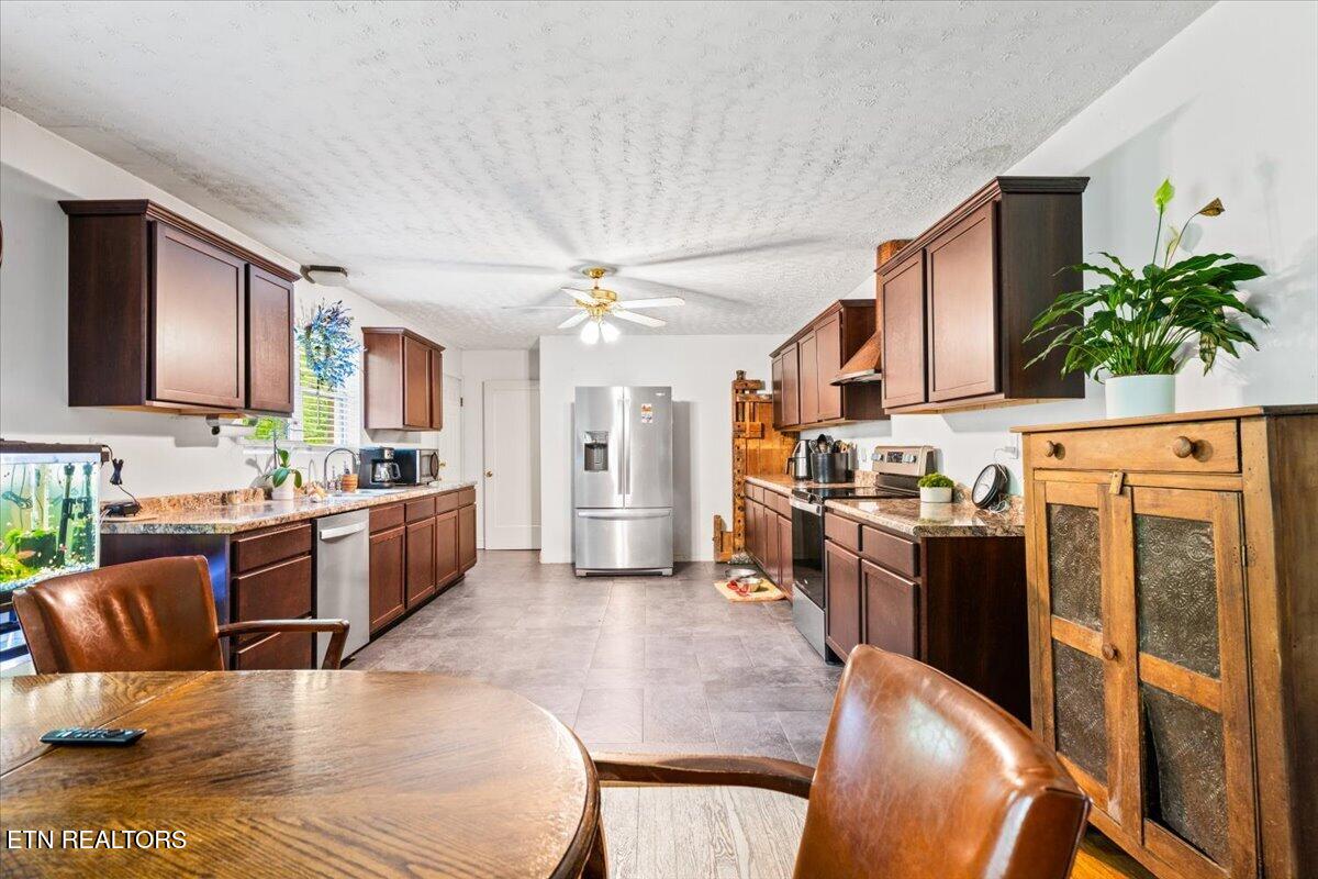 1851 Seals Road New Tazewell TN 37825