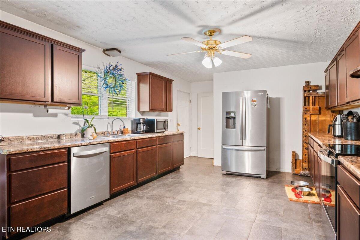 1851 Seals Road New Tazewell TN 37825