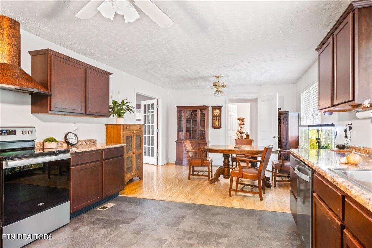 1851 Seals Road New Tazewell TN 37825