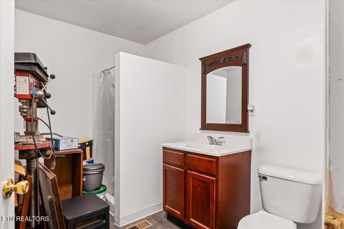 1851 Seals Road New Tazewell TN 37825