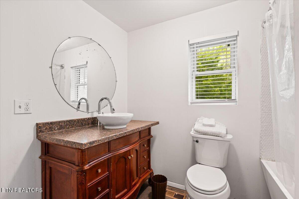 1851 Seals Road New Tazewell TN 37825