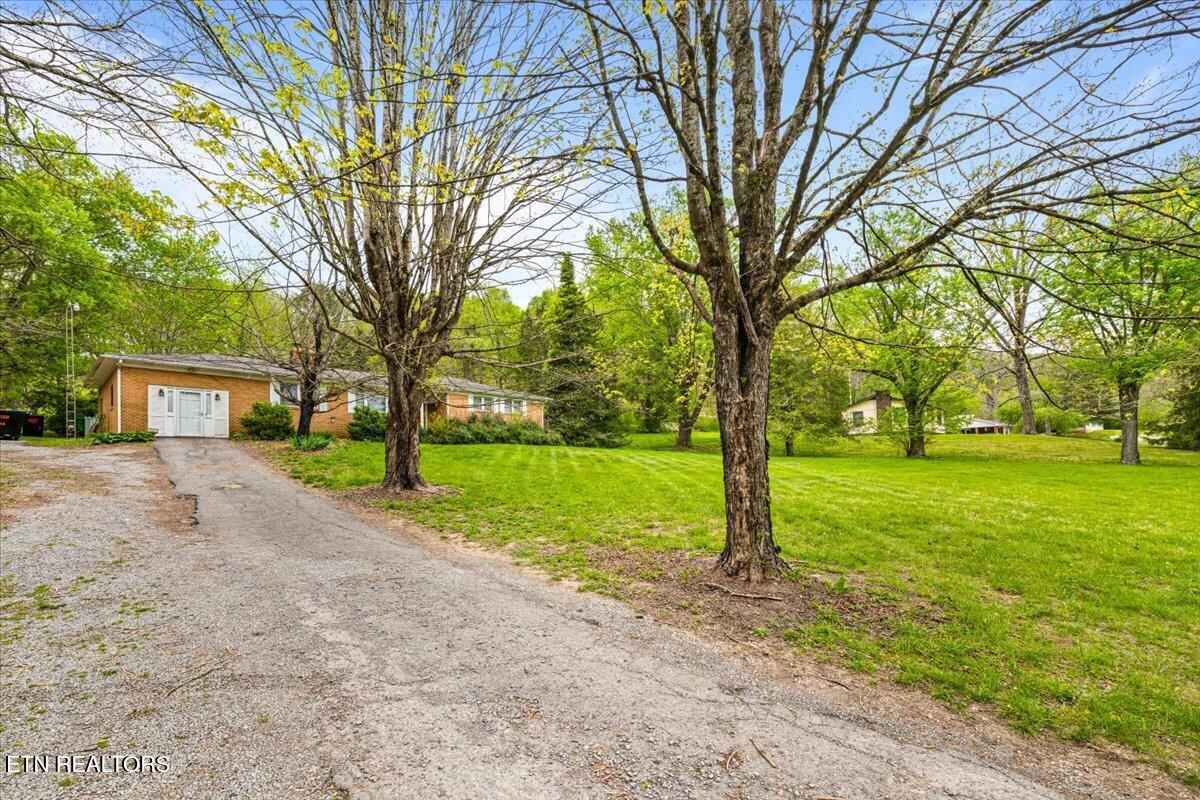 1851 Seals Road New Tazewell TN 37825
