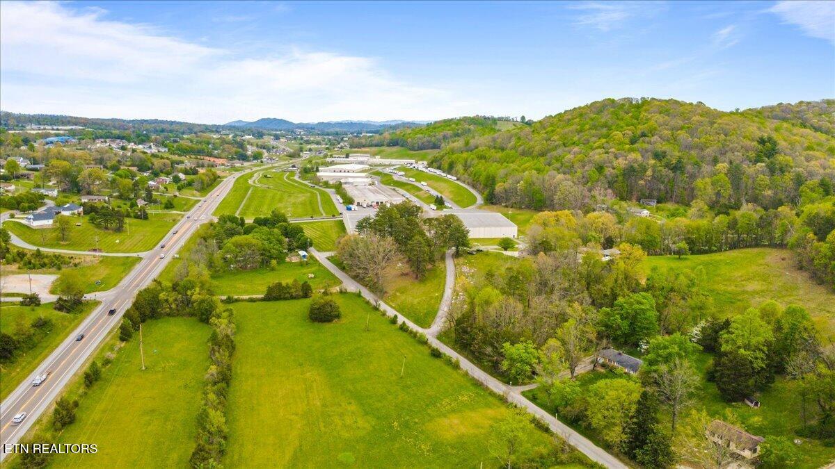 1851 Seals Road New Tazewell TN 37825